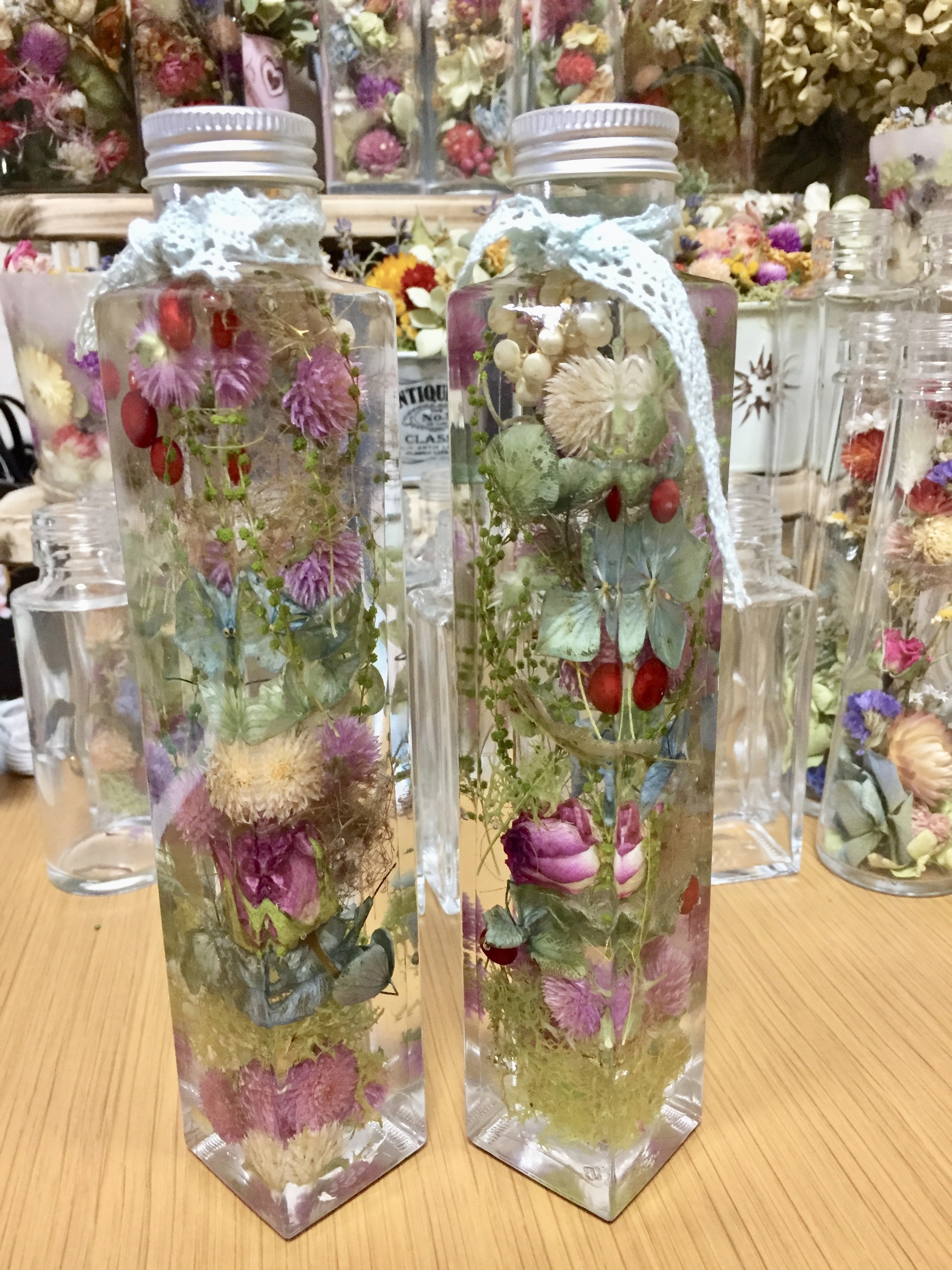 展示品…春❖可愛いお雛様アレンジメント❖2色の薔薇を添えて…❖-