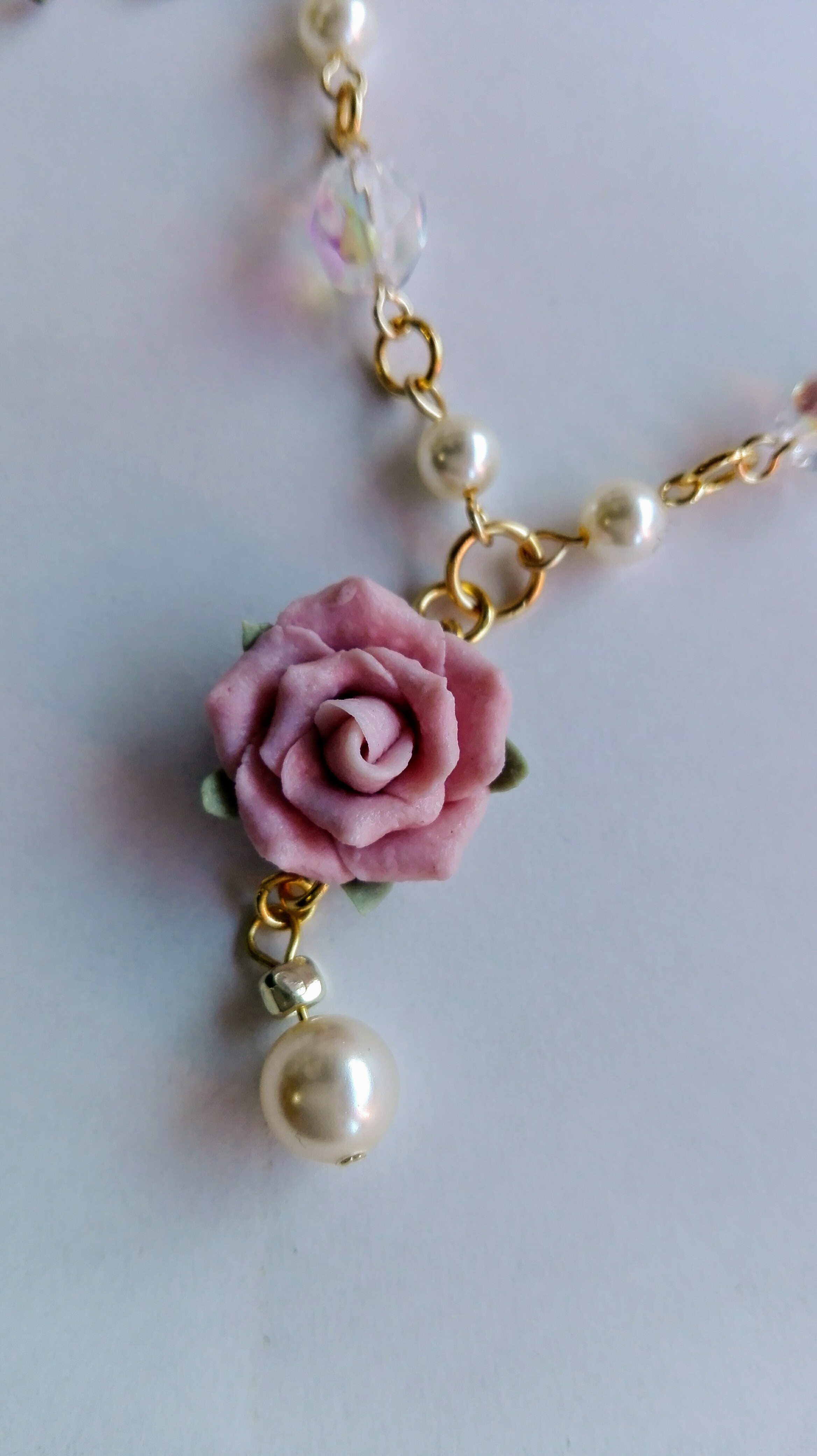 春の薔薇、ホワイトパールのネックレス | iichi ハンドメイド