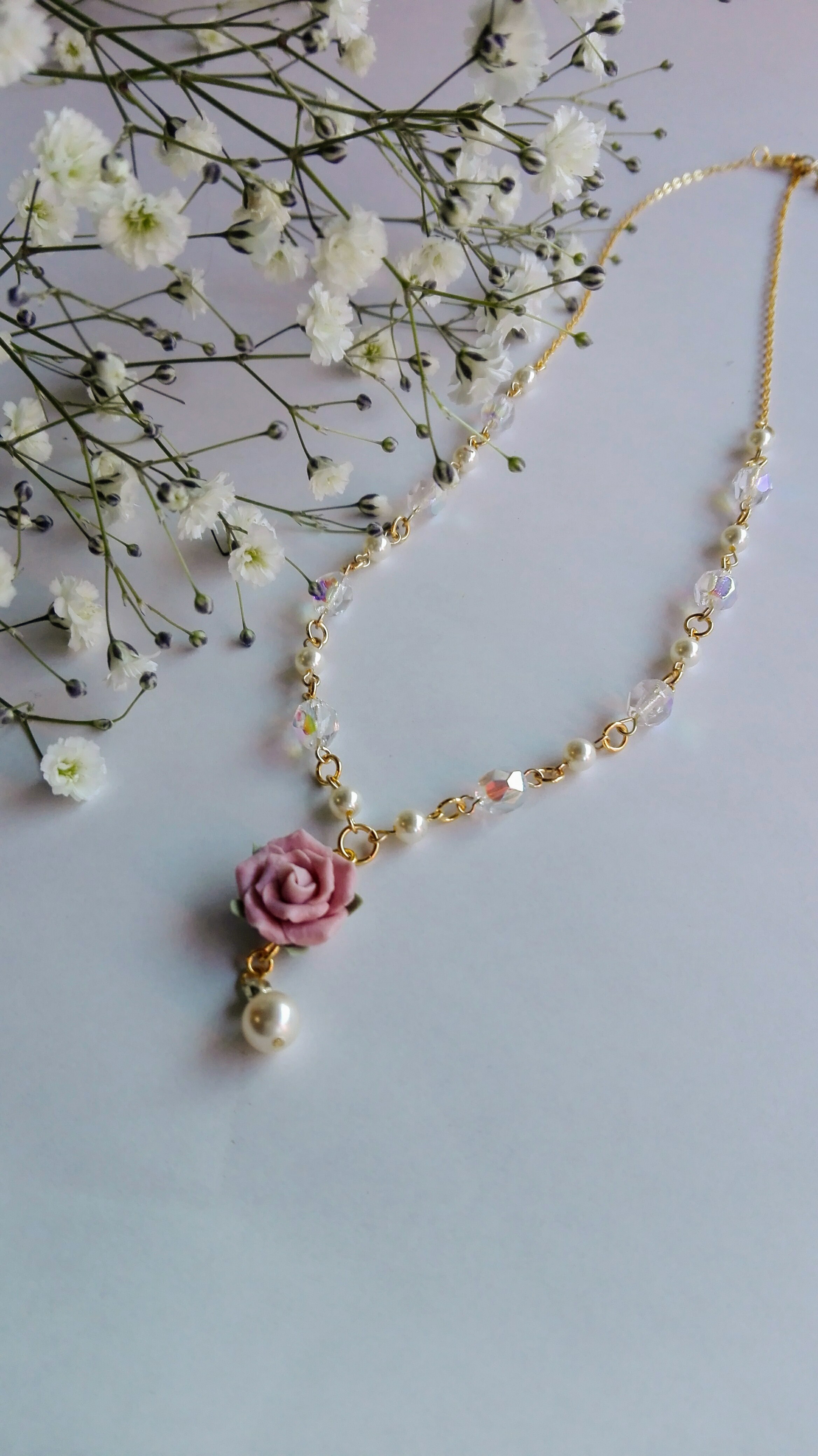 春の薔薇、ホワイトパールのネックレス | iichi ハンドメイド