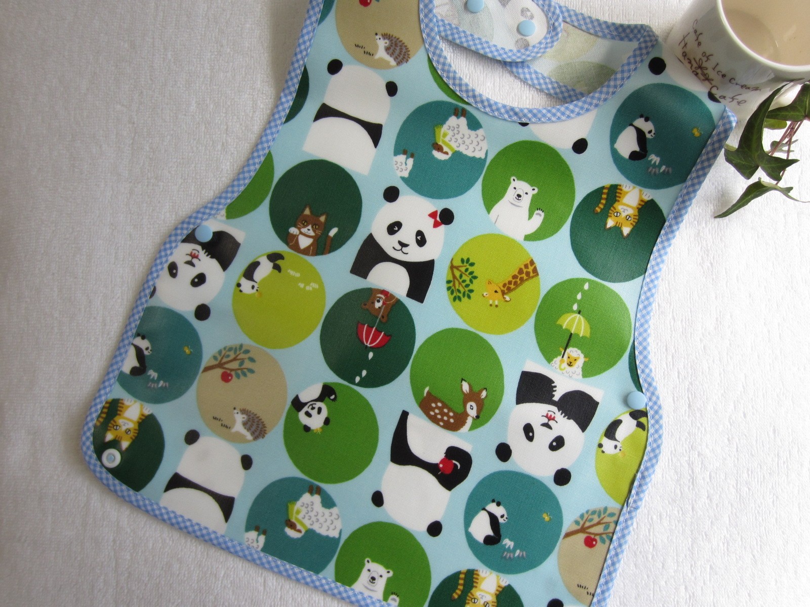 ラミネート☆お食事エプロン】ぱんだ・白くま・ねこ | iichi ハンドメイド・クラフト作品・手仕事品の通販 ラミネート☆お食事エプロン】ぱんだ・白くま・ねこ | iichi ハンドメイド・クラフト作品・手仕事品の通販