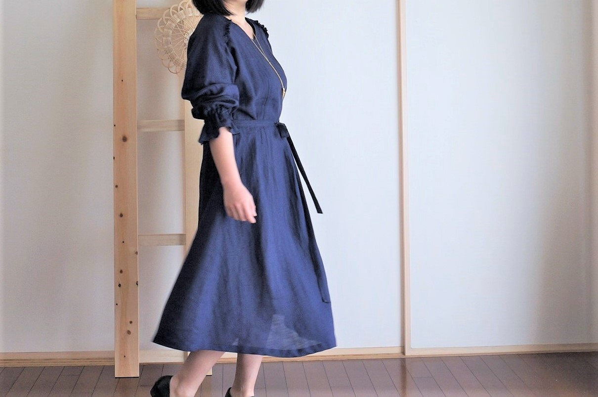 ゆったり 肩フリルの長袖リネンワンピース S M Lサイズ ネイビー 黒 受注制作 Iichi ハンドメイド クラフト作品 手仕事品の通販
