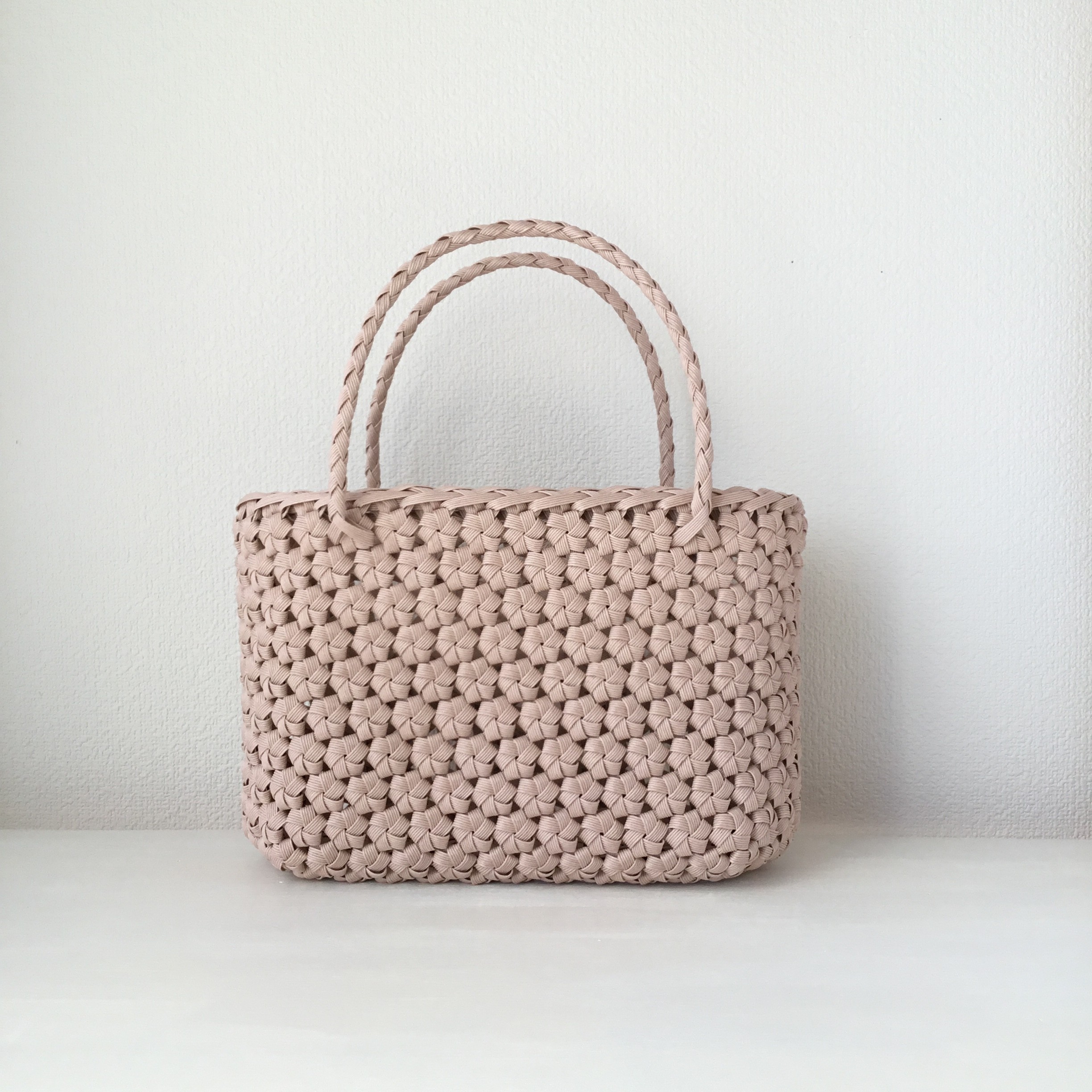 クラフトで作った花結び編みかごバッグ(内布付き) - バッグ