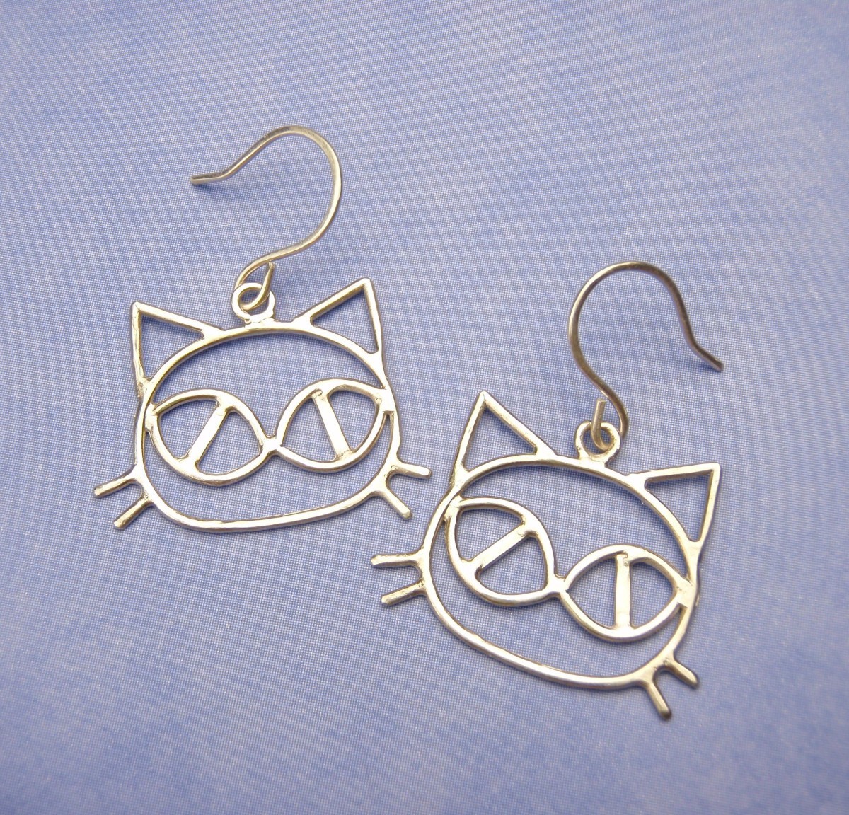 猫顔ピアス 金属アレルギー対応 Iichi ハンドメイド クラフト作品 手仕事品の通販