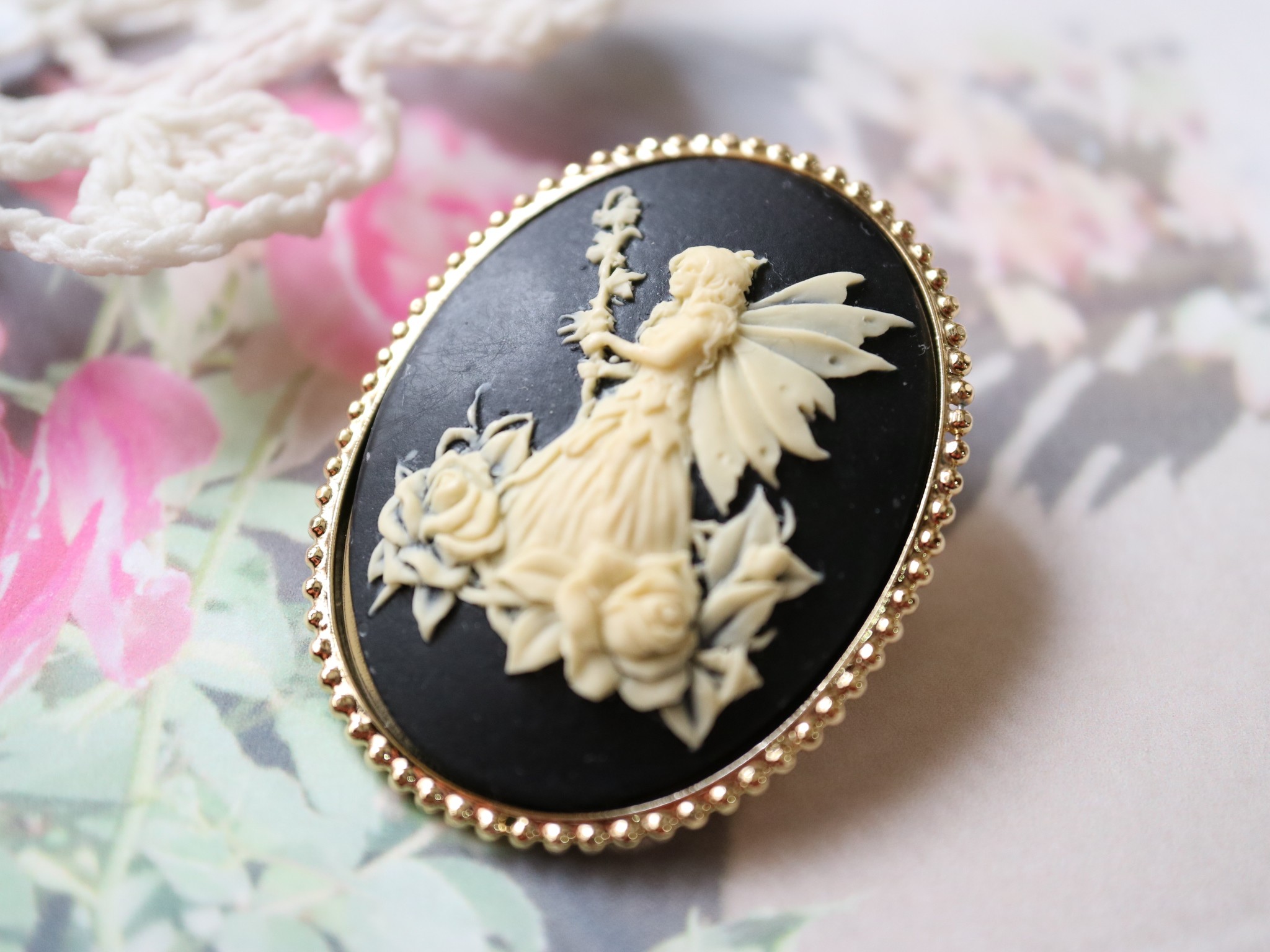 カメオのブローチネックレス 花の杖を手にした妖精 ブラック Iichi ハンドメイド クラフト作品 手仕事品の通販