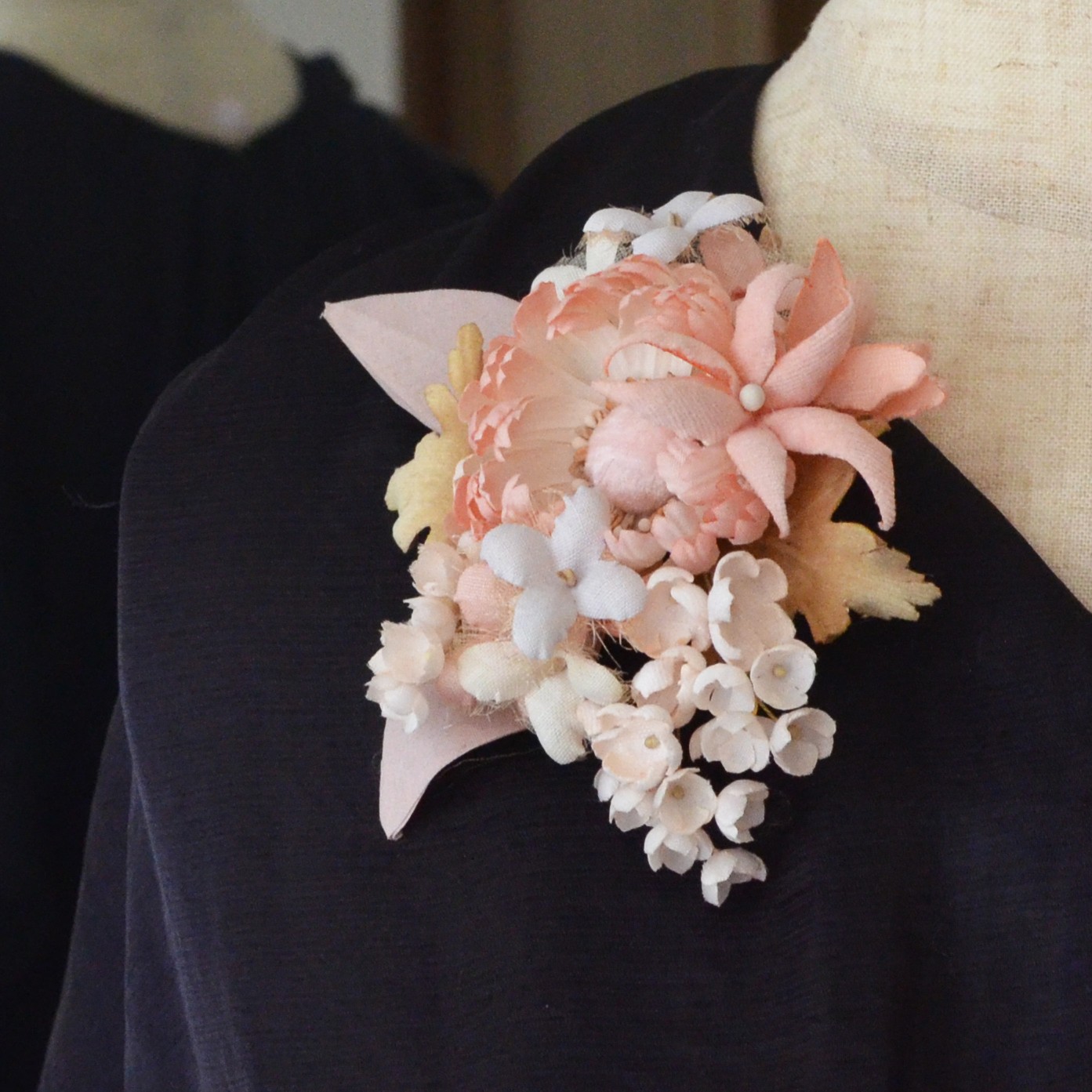 染の草花 パステルの花 ピンク ヘアクリップ付きコサージュ Iichi ハンドメイド クラフト作品 手仕事品の通販