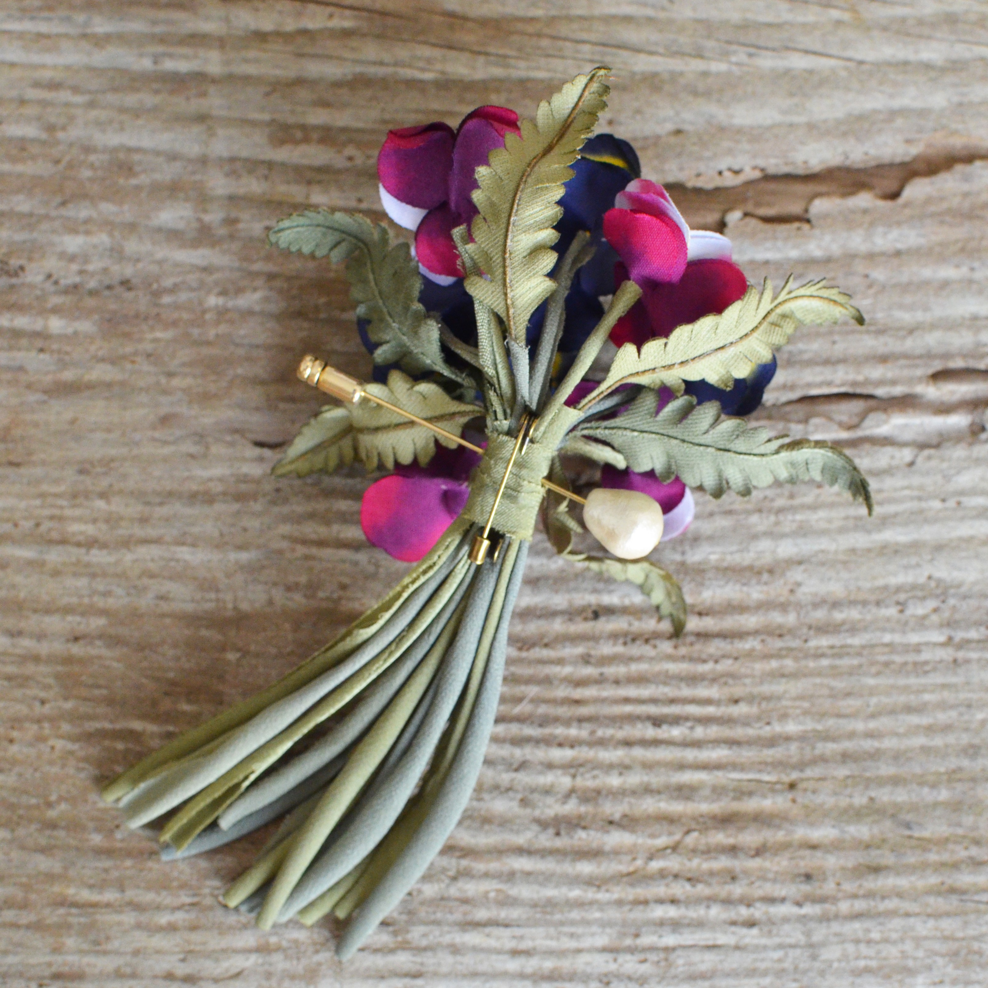 染の草花 ビオラの花束のコサージュ ネービー ピンク Iichi ハンドメイド クラフト作品 手仕事品の通販