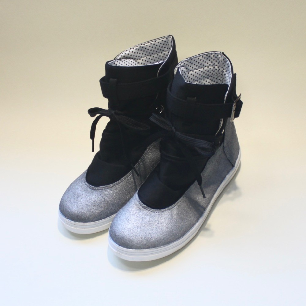 再販 バイカラーハイカットスニーカー シルバー X ブラック Iichi ハンドメイド クラフト作品 手仕事品の通販