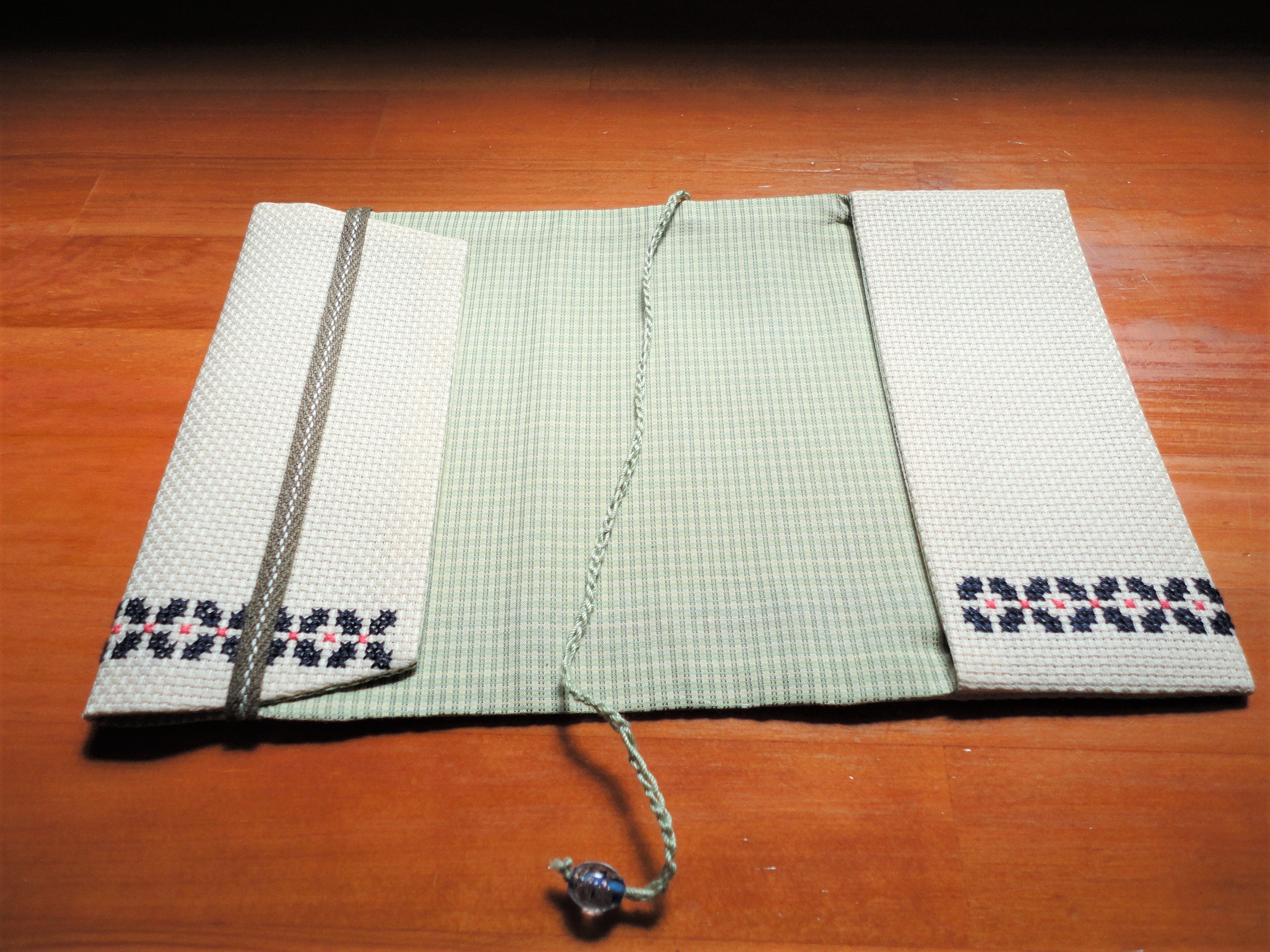 クロスステッチのブックカバー Iichi ハンドメイド クラフト作品 手仕事品の通販