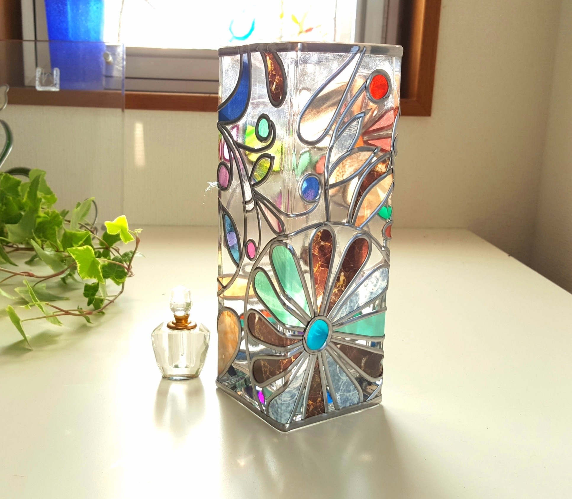 受注 スクエアガラス花瓶 花唐草 Iichi ハンドメイド クラフト作品 手仕事品の通販