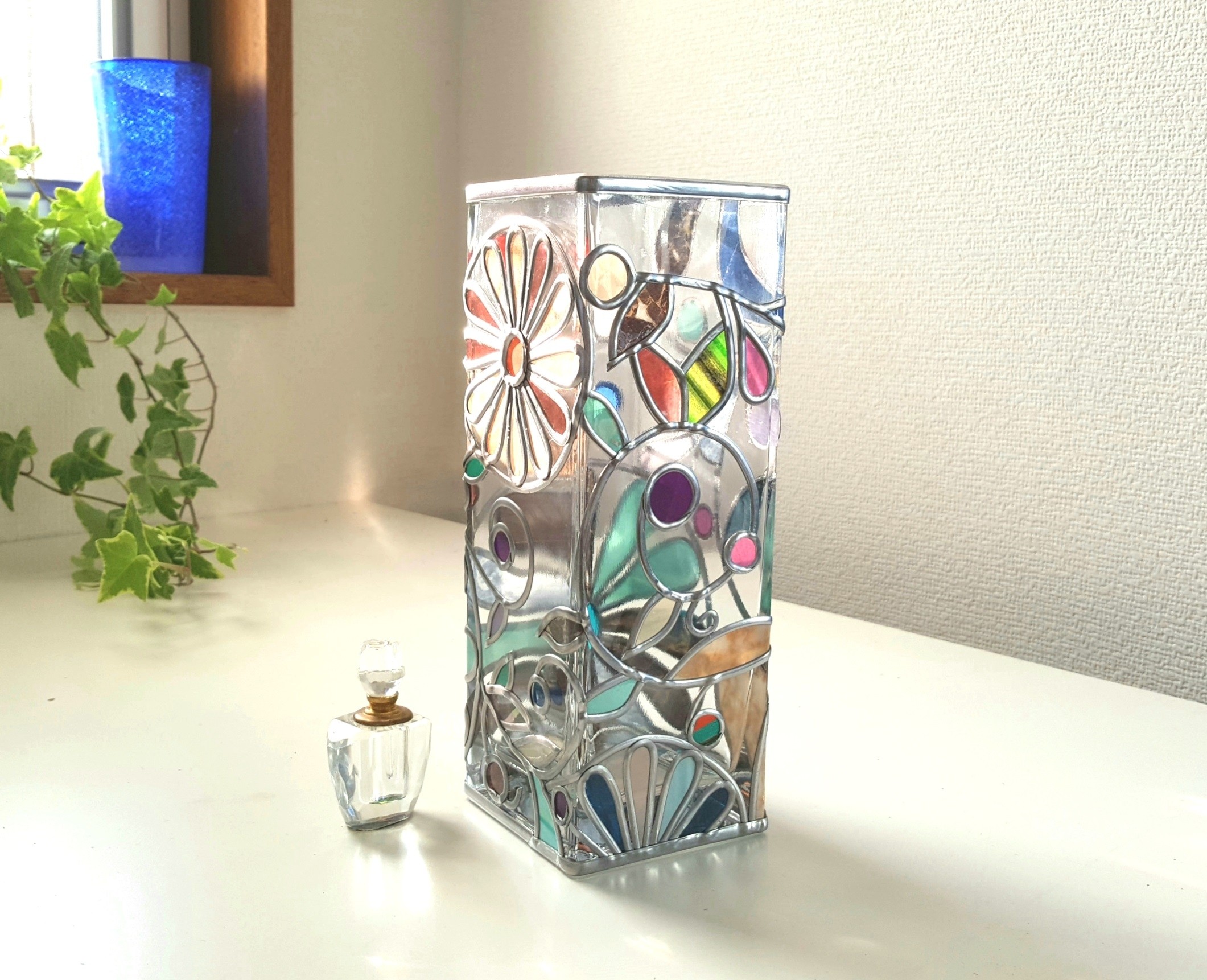 受注 スクエアガラス花瓶 花唐草 Iichi ハンドメイド クラフト作品 手仕事品の通販