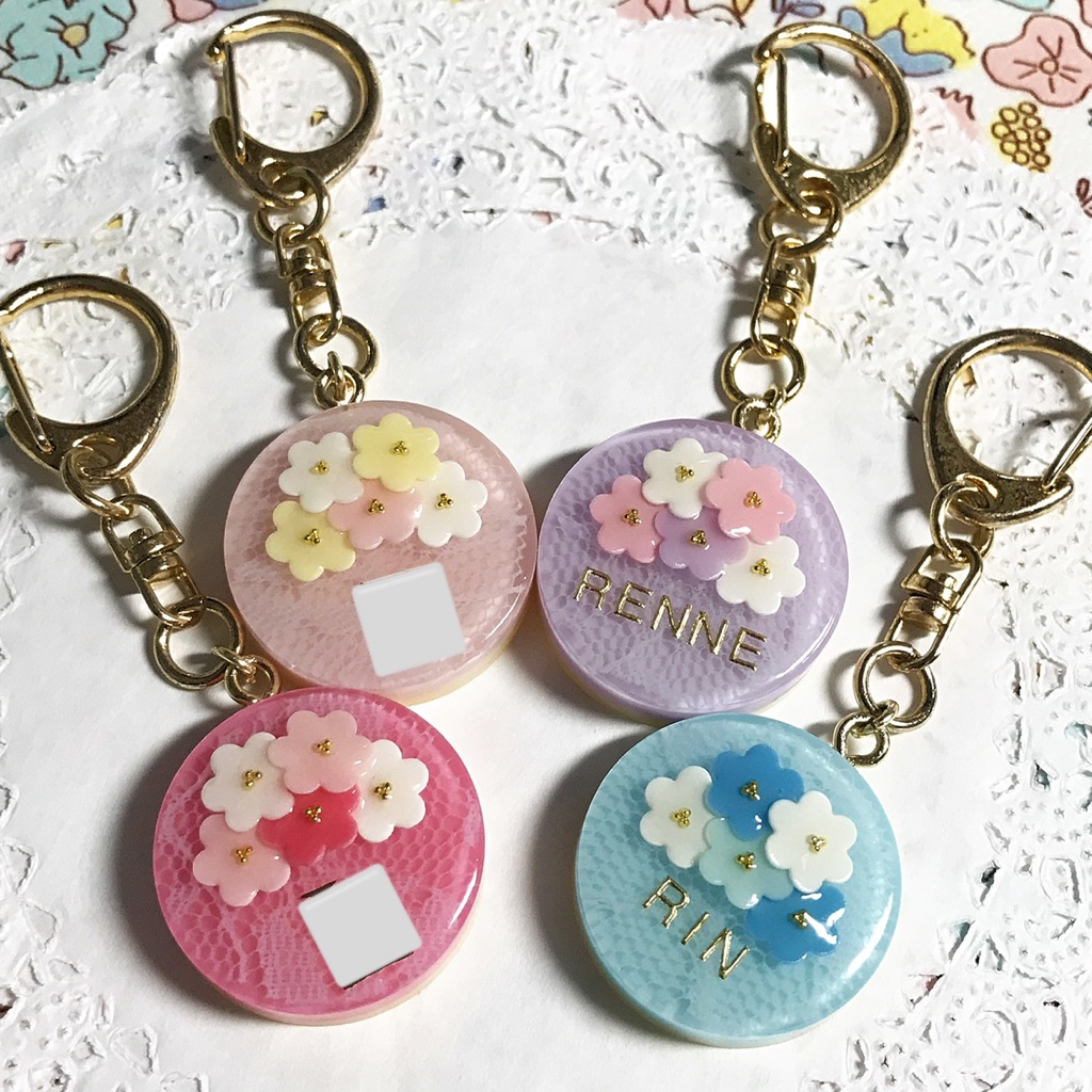 選べる4種類 名前入り レースflowerブーケケーキのキーホルダー Iichi ハンドメイド クラフト作品 手仕事品の通販