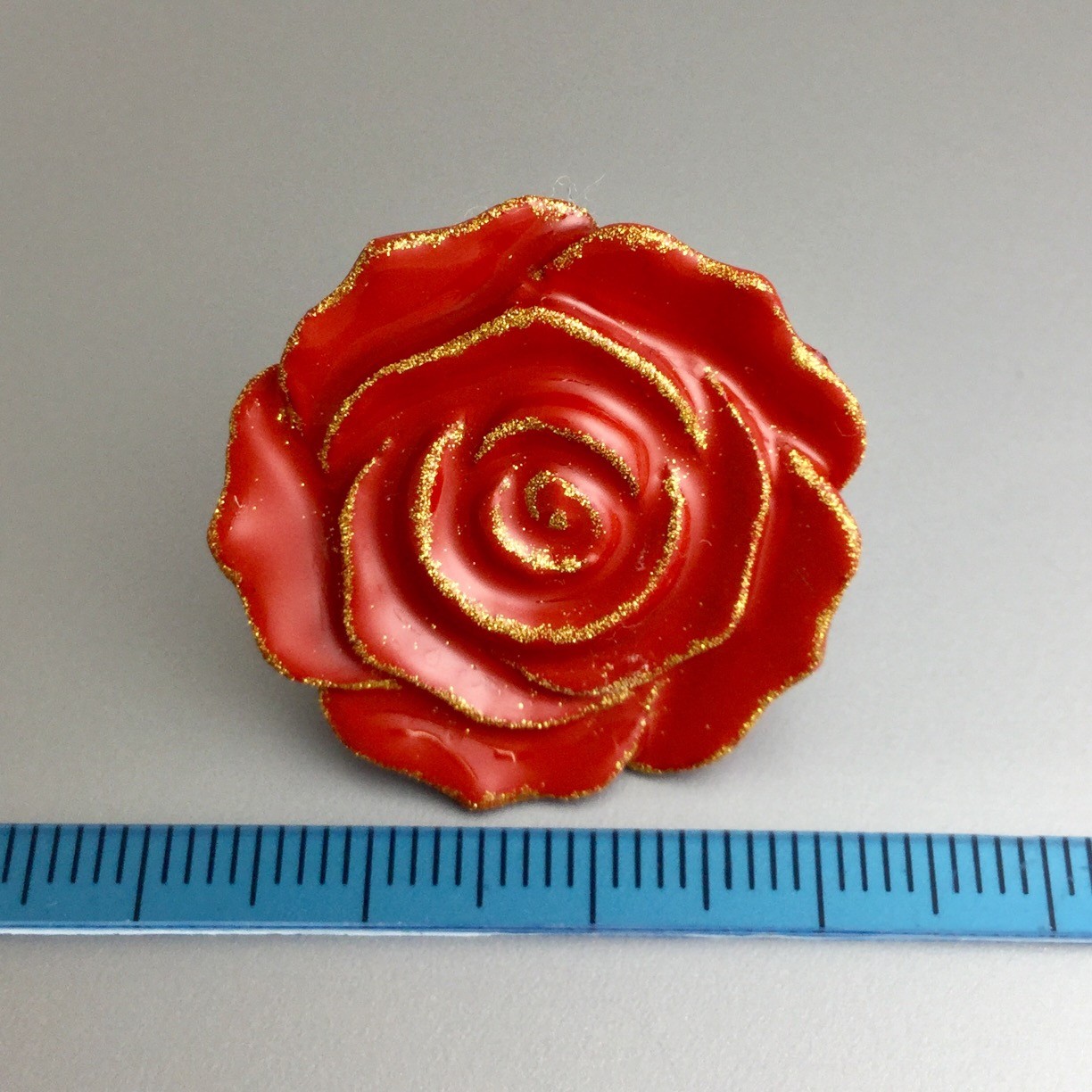 漆ピンブローチ 赤 薔薇 Iichi ハンドメイド クラフト作品 手仕事品の通販