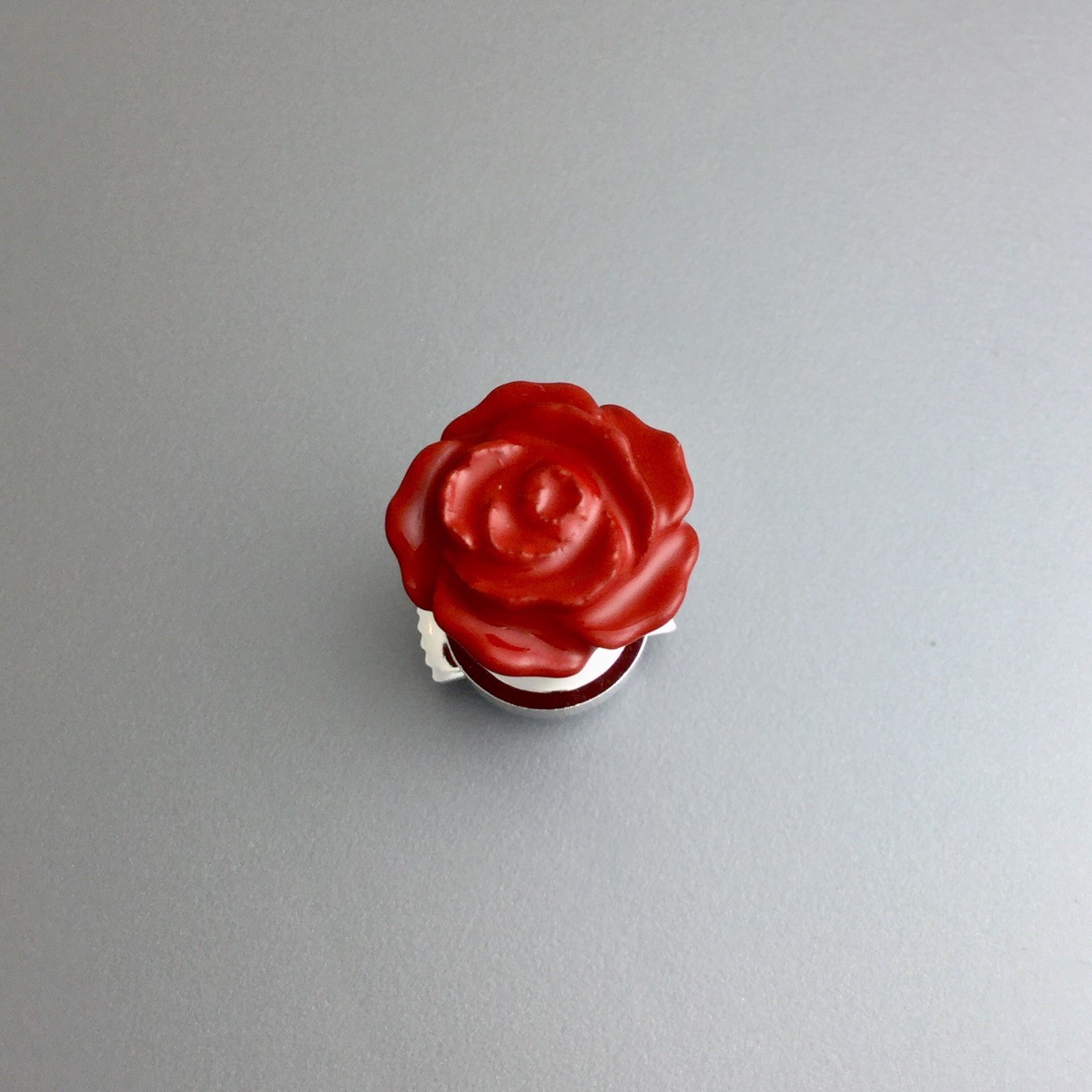 漆ピンブローチ 赤 薔薇 小 Iichi ハンドメイド クラフト作品 手仕事品の通販
