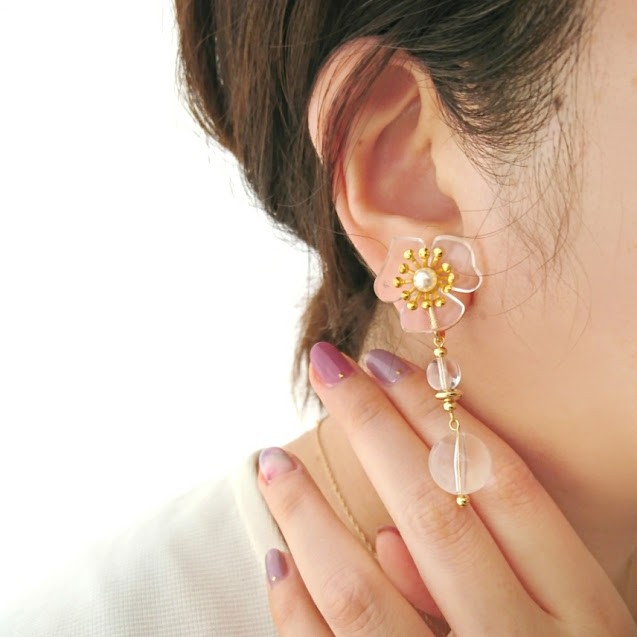 クリアフラワーの大ぶりイヤリング/ピアス | iichi ハンドメイド・クラフト作品・手仕事品の通販 クリアフラワーの大ぶりイヤリング/ピアス | iichi ハンドメイド・クラフト作品・手仕事品の通販