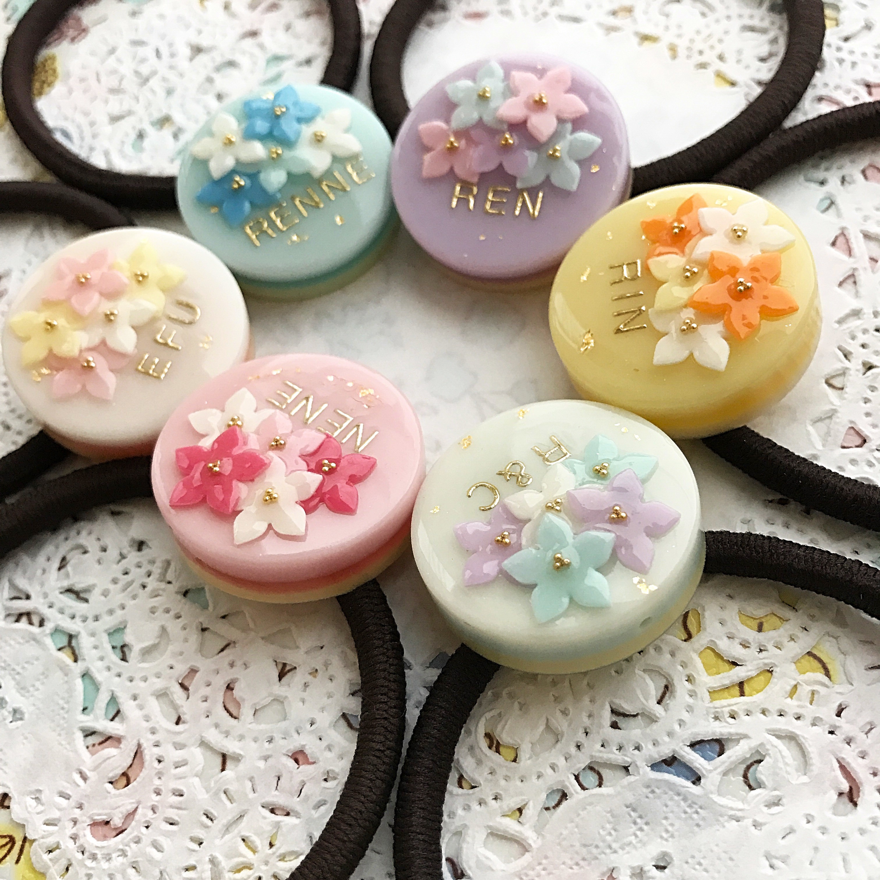 名前入り 選べる6カラー Flowerブーケケーキのヘアゴム2 Iichi ハンドメイド クラフト作品 手仕事品の通販