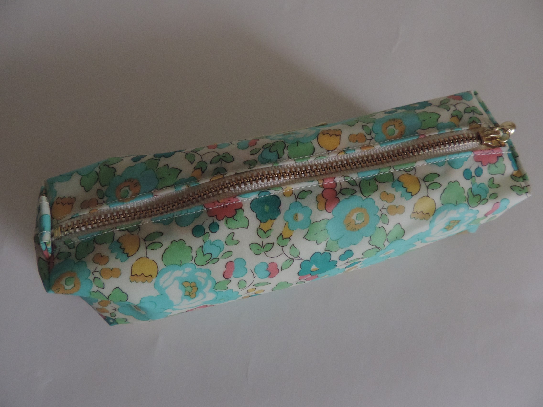 リバティ スタジオ ペンケース ラミネート リバティ ラミネートのスリムペンケース ベッツィ ペンポーチ