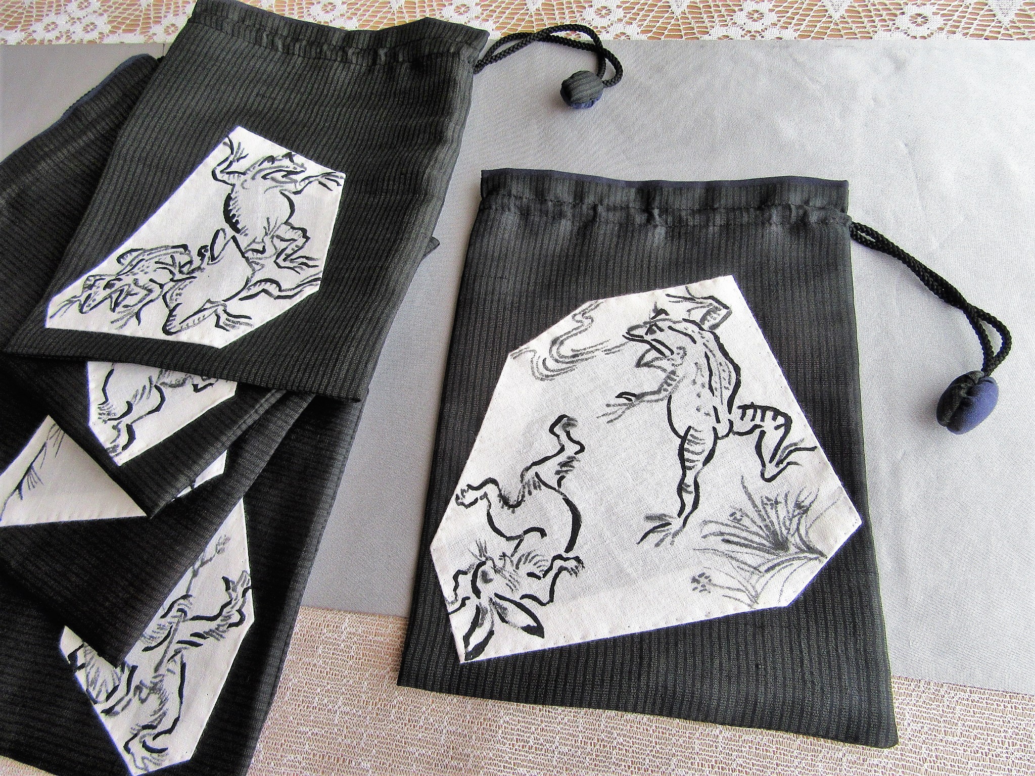 粋な手書き墨絵鳥獣戯画の巾着袋 Iichi ハンドメイド クラフト作品 手仕事品の通販
