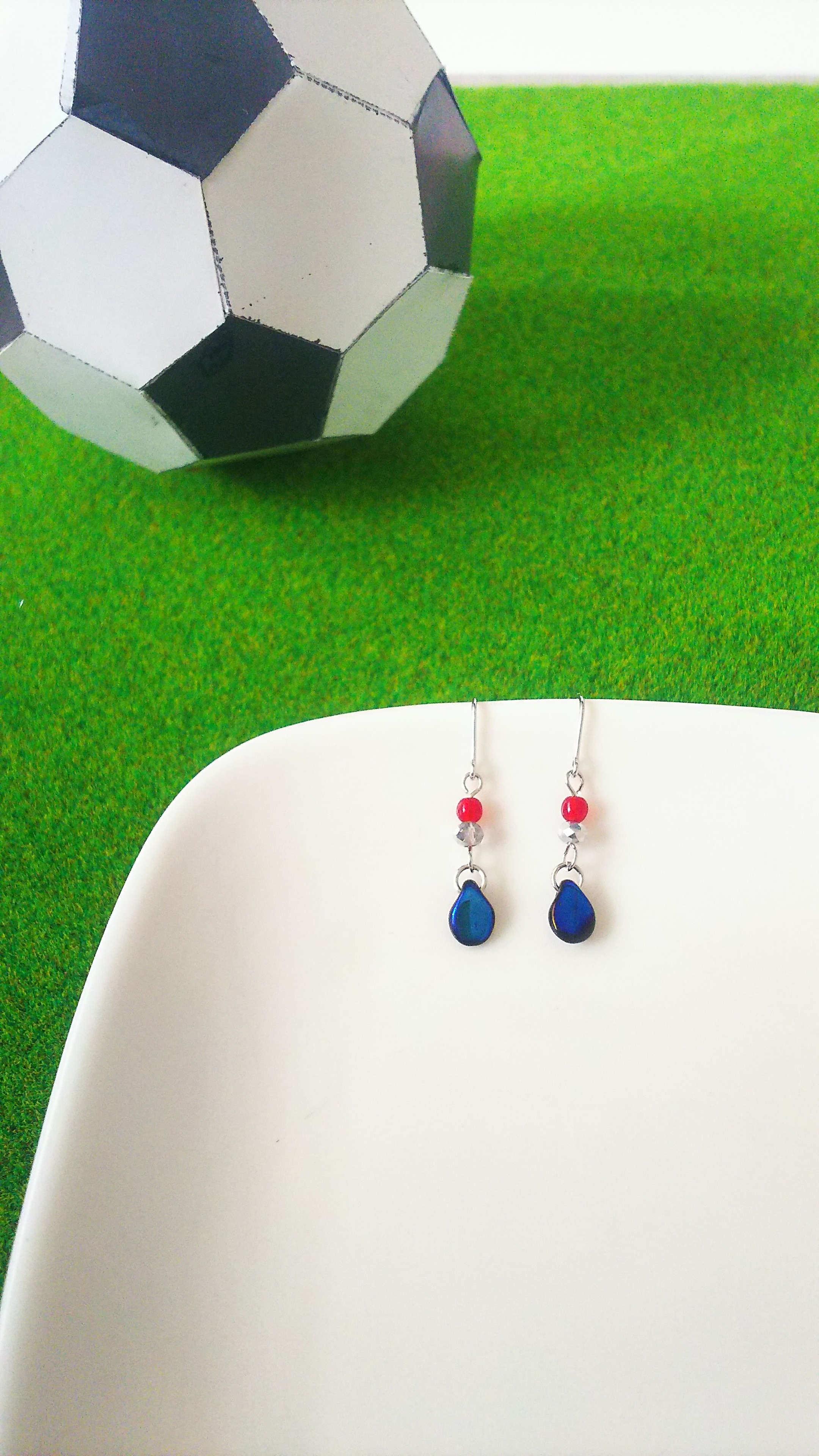 S53 日本サッカー応援 ピアス パーツ変更可能 Iichi ハンドメイド クラフト作品 手仕事品の通販