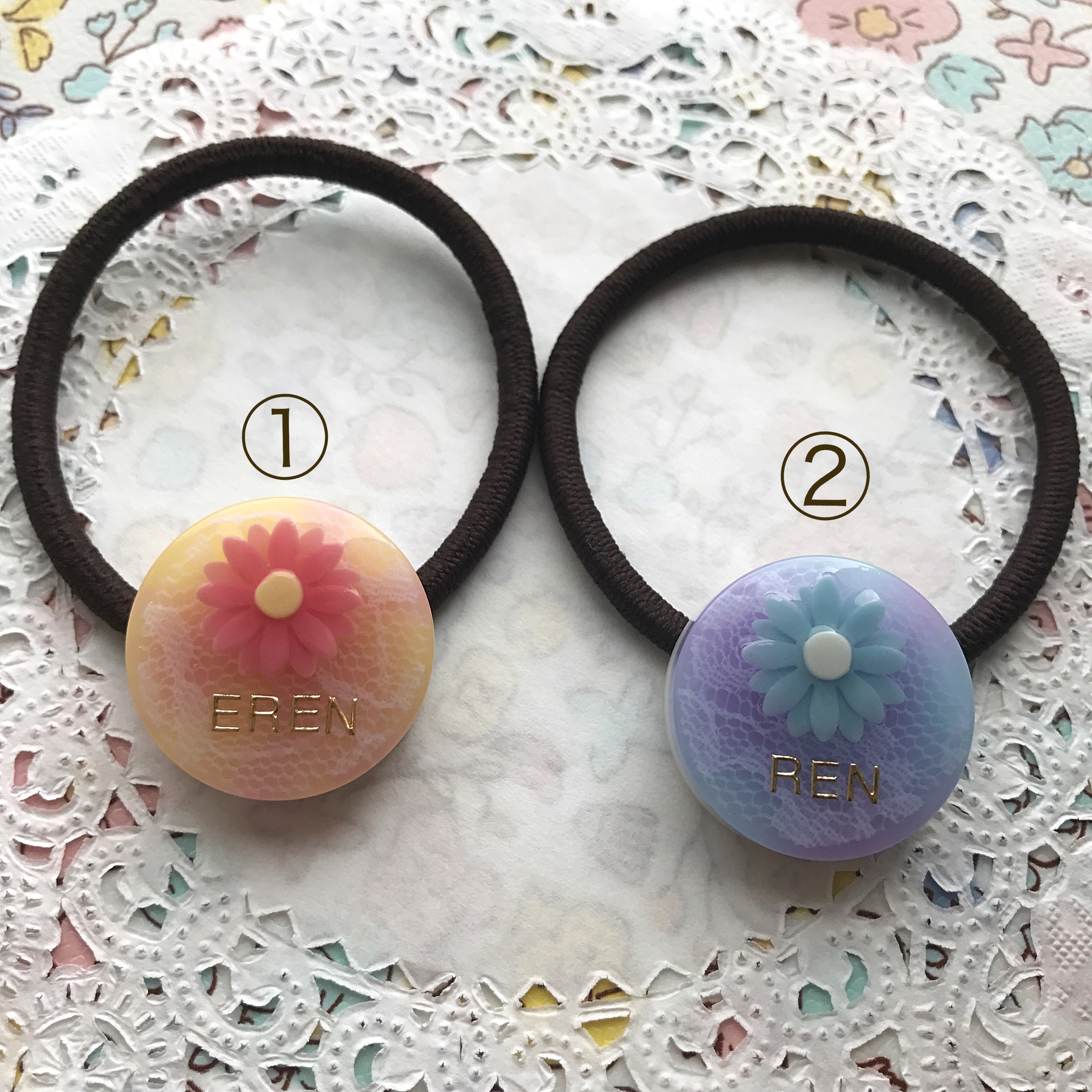 再販 2 選べる2種類 名前入り マーブルレースガーベラのヘアゴム Iichi ハンドメイド クラフト作品 手仕事品の通販