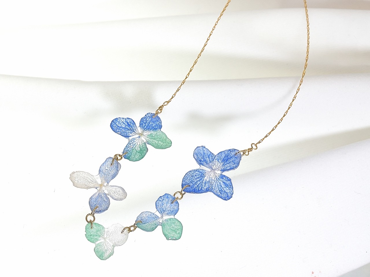 アジサイの花つなぎネックレス 天然ラピスラズリ マラカイト染 14kgf Iichi ハンドメイド クラフト作品 手仕事品の通販