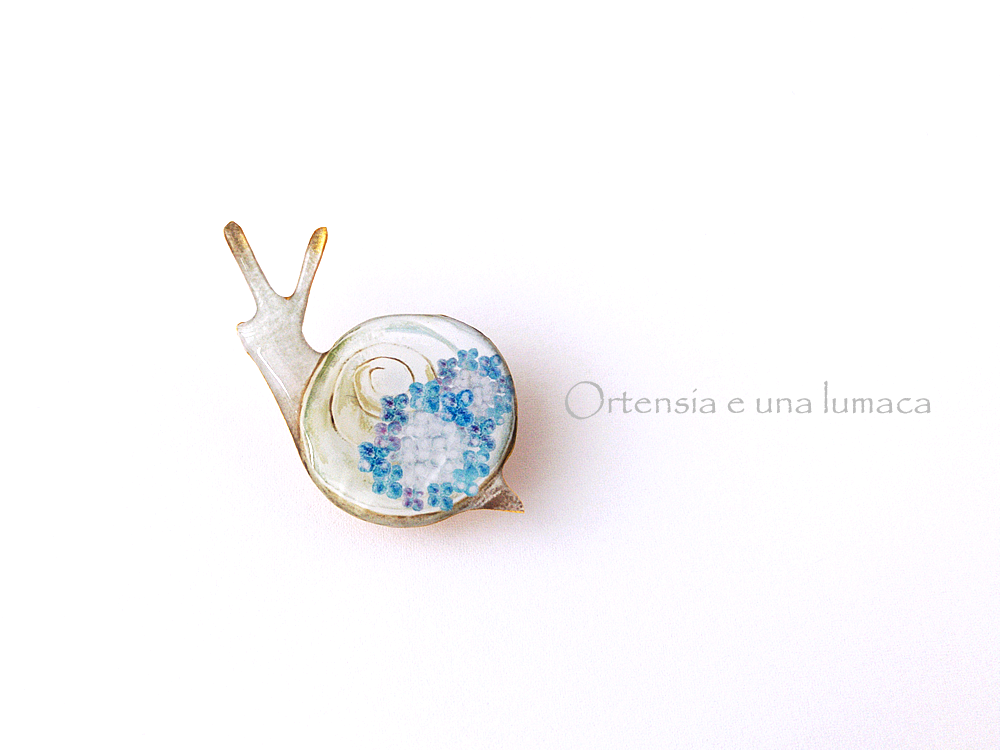 紫陽花カタツムリのブローチ 白 Iichi ハンドメイド クラフト作品 手仕事品の通販