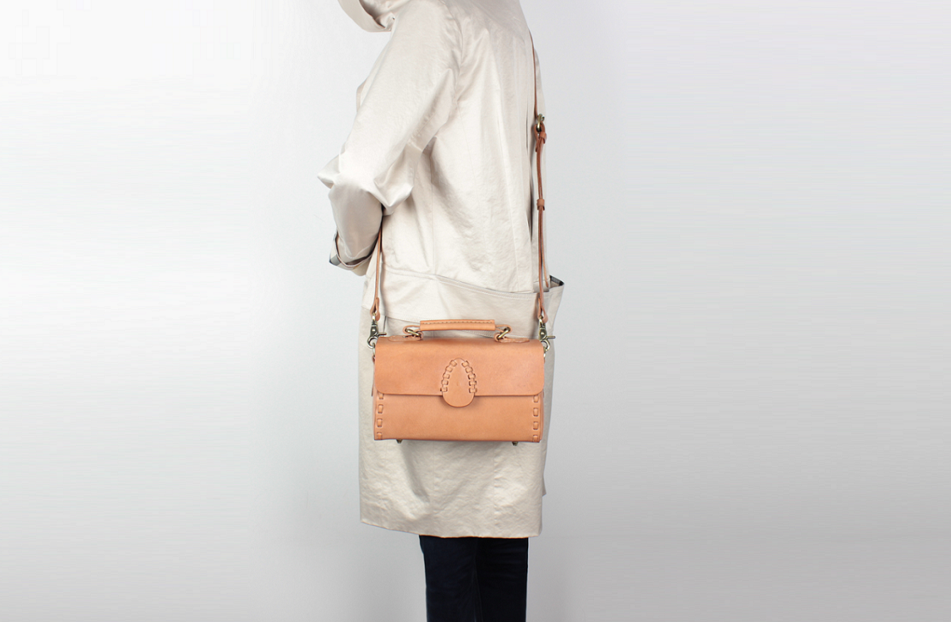 本革 手縫いクラシック学生鞄風2wayショルダーバッグ Iichi ハンドメイド クラフト作品 手仕事品の通販