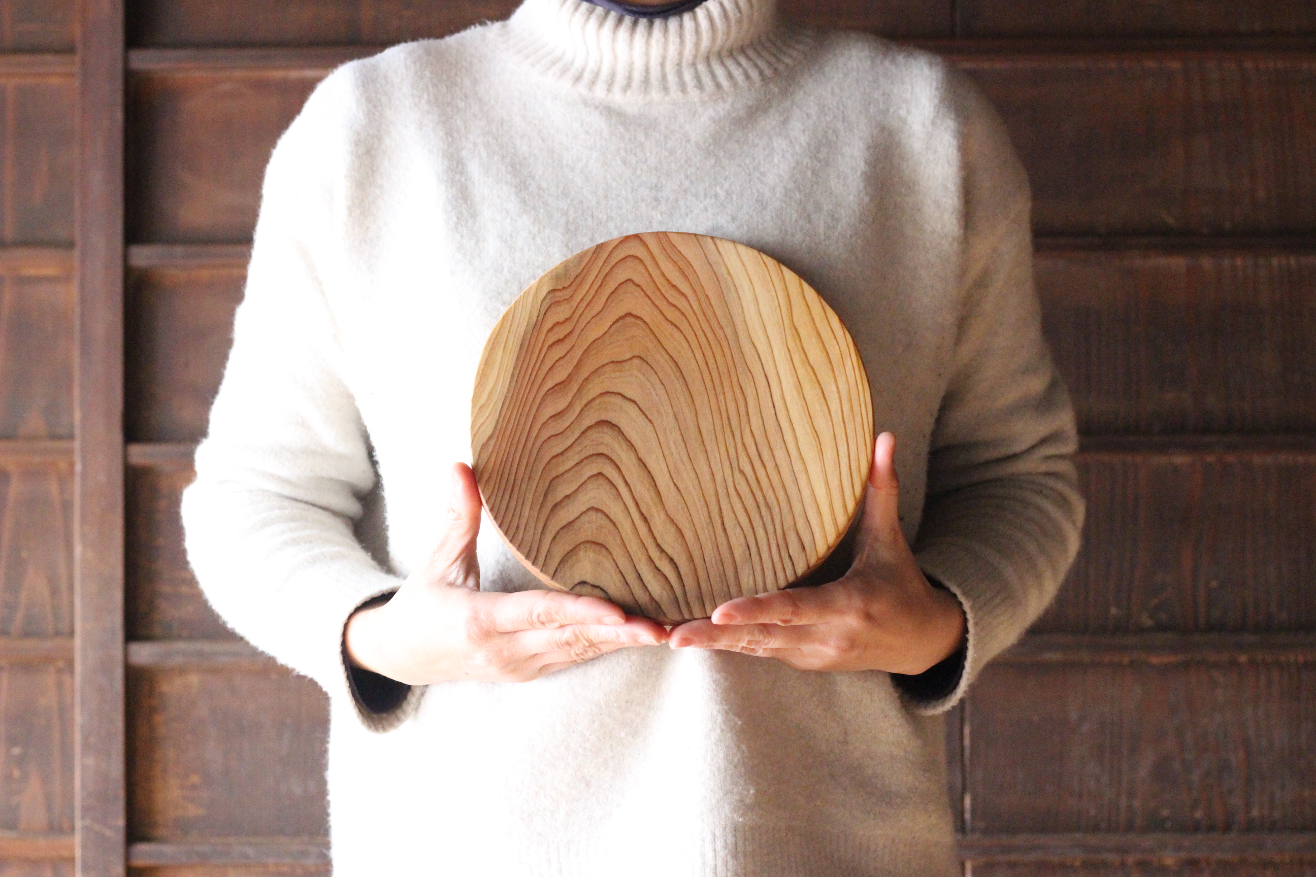 木のお皿 中くらいの丸 Iichi ハンドメイド クラフト作品 手仕事品の通販