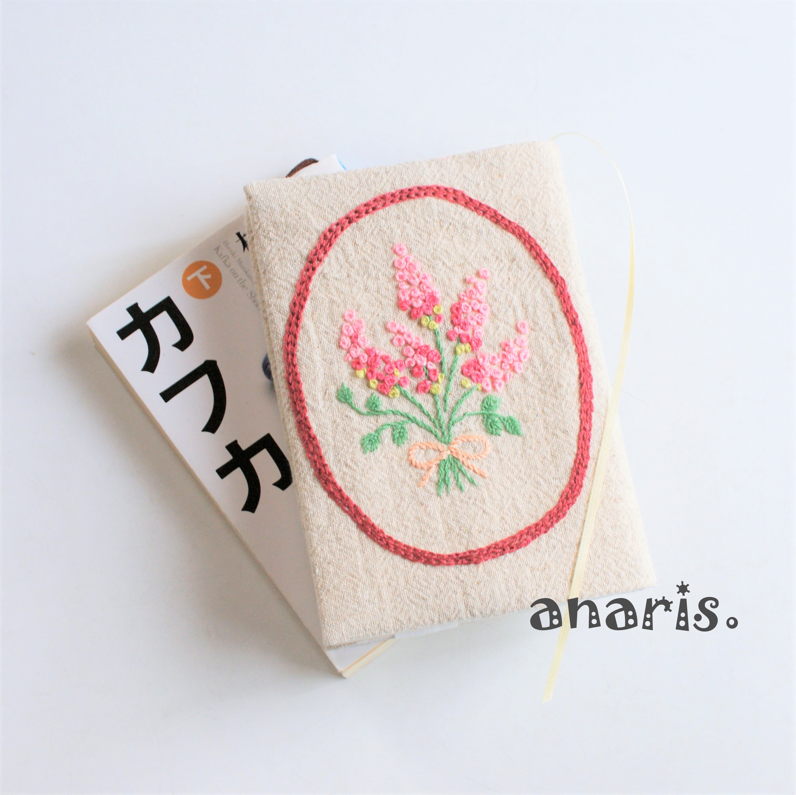 リネン 手刺繍 ライラックの花束 ブックカバー Iichi ハンドメイド クラフト作品 手仕事品の通販