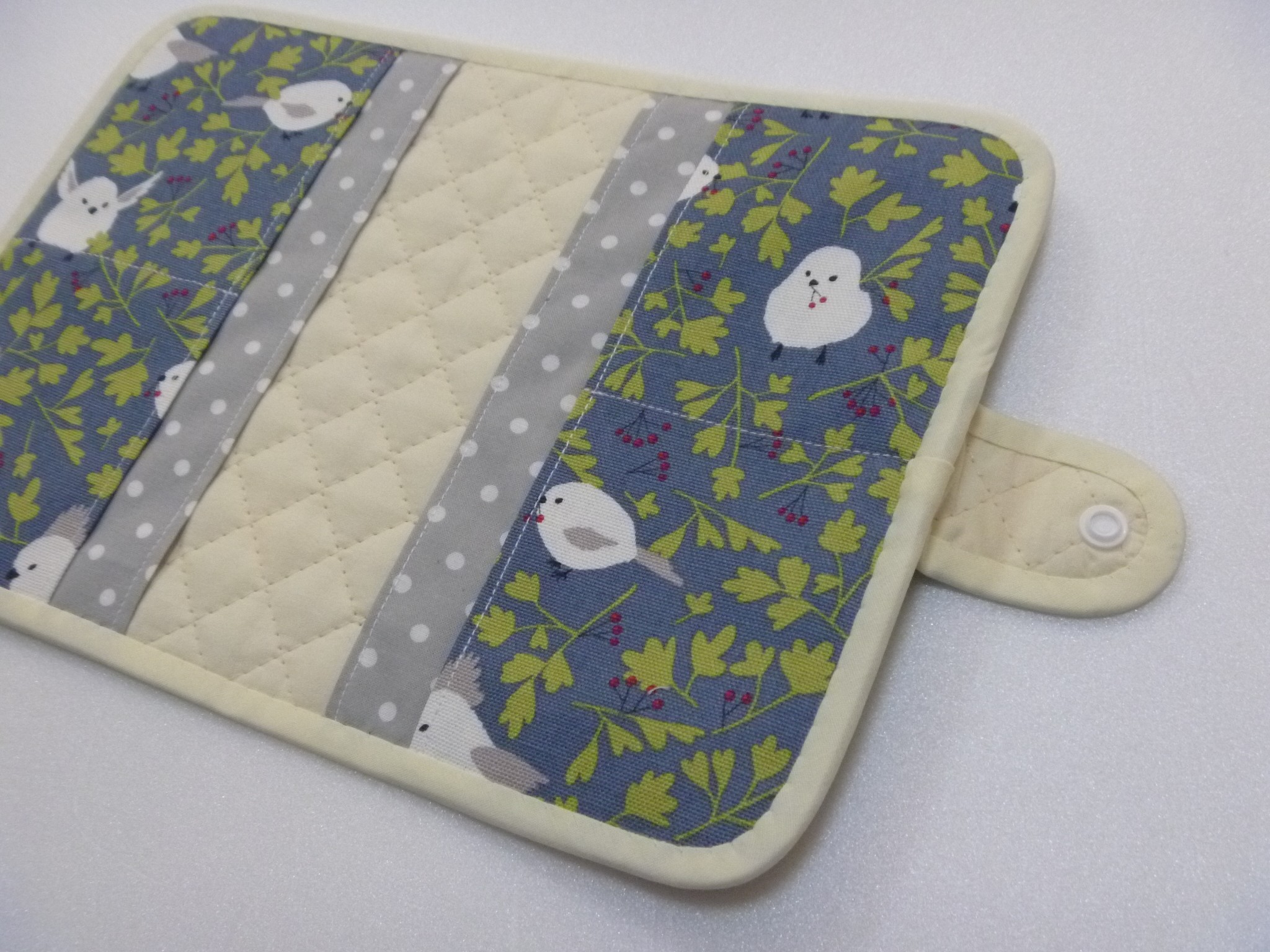 ５ 可愛いシマエナガ柄のお薬手帳 診察券入れ 通帳ケース 年金手帳ケース 再販３ Iichi ハンドメイド クラフト作品 手仕事品の通販