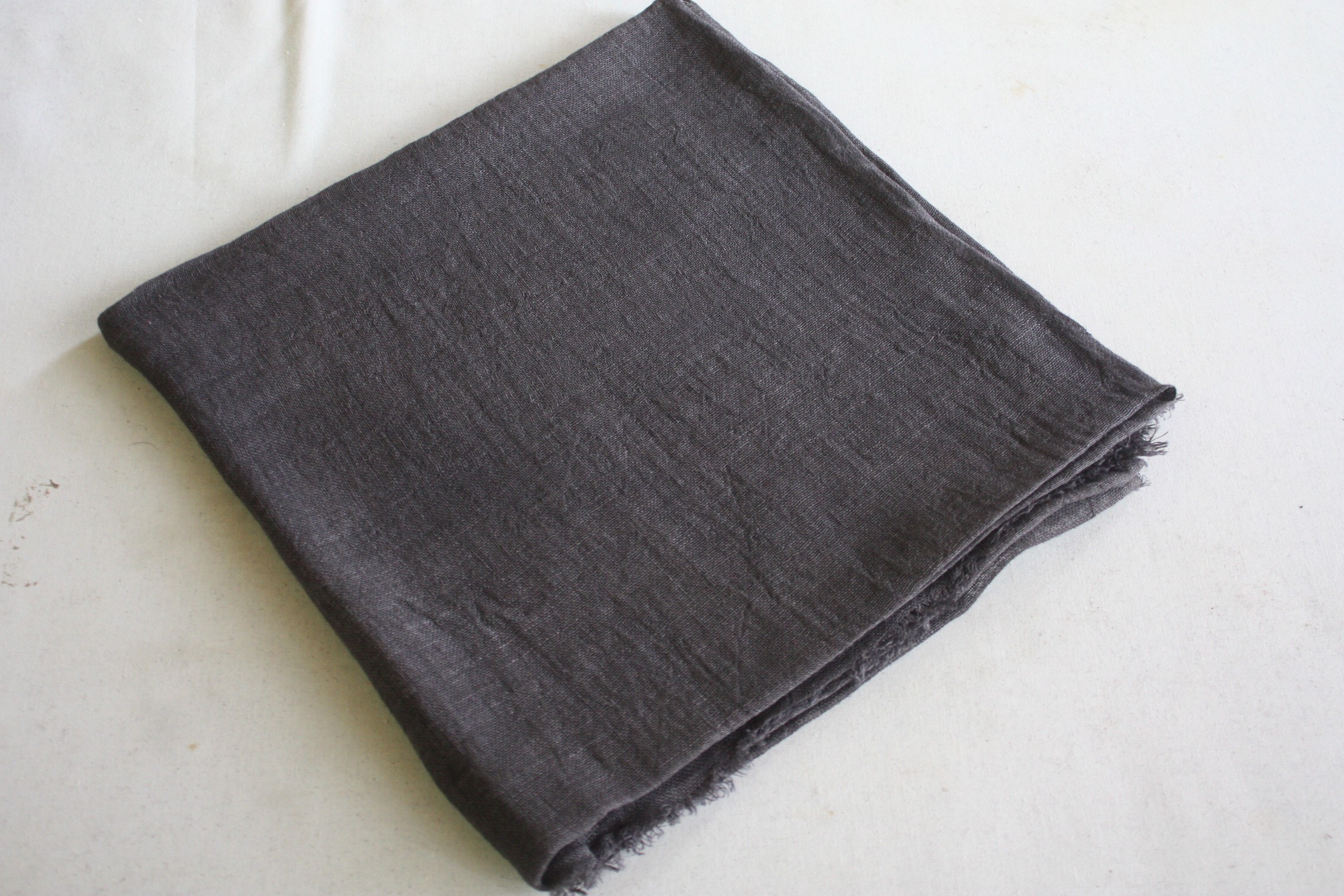 草木染め染めリネンガーゼストール ログウッド グレー Iichi ハンドメイド クラフト作品 手仕事品の通販