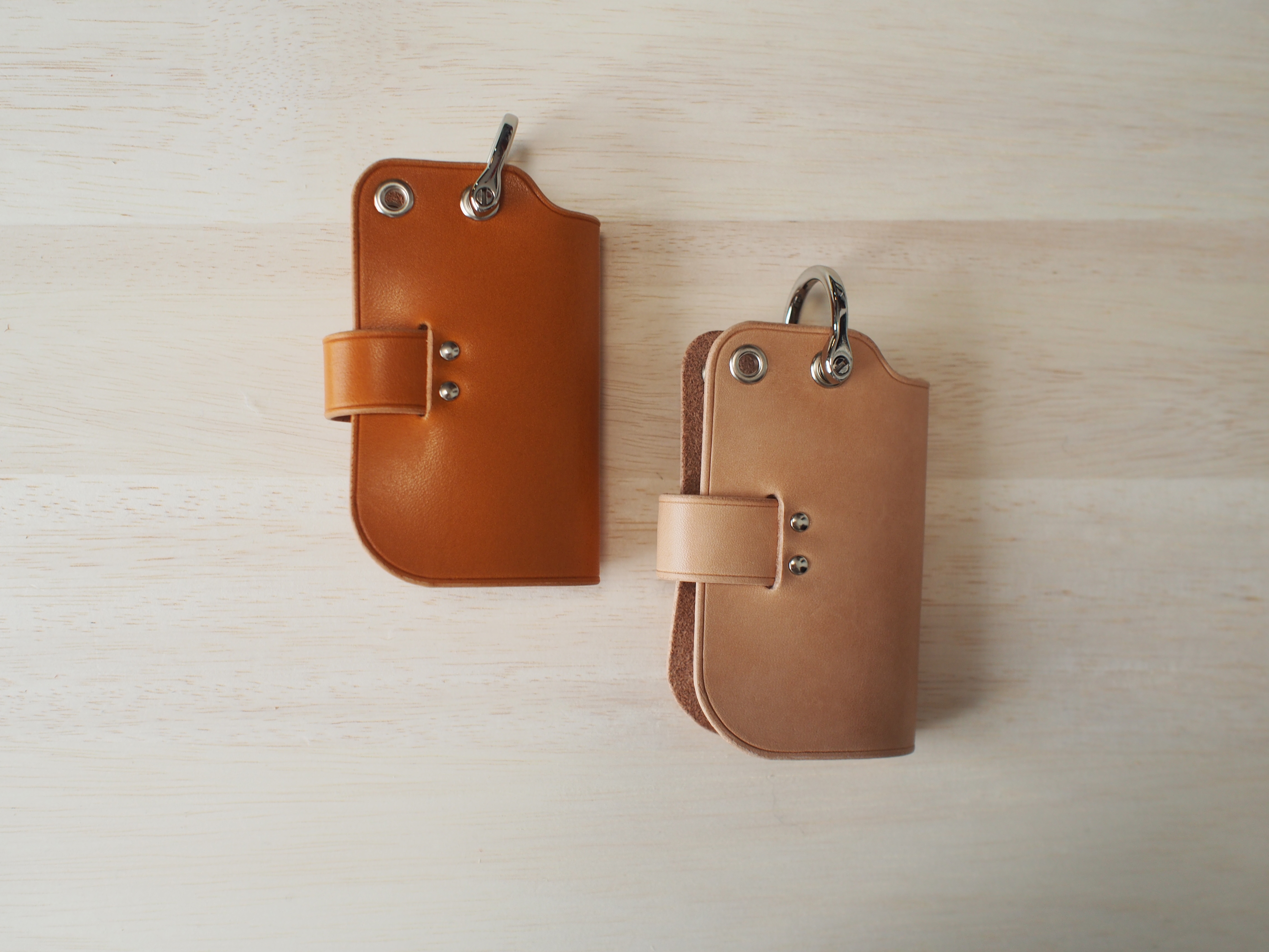 ペアのキーケース スマートキー対応 2個セット 名入れ 選べる革 金具シルバー色 Iichi ハンドメイド クラフト作品 手仕事品の通販
