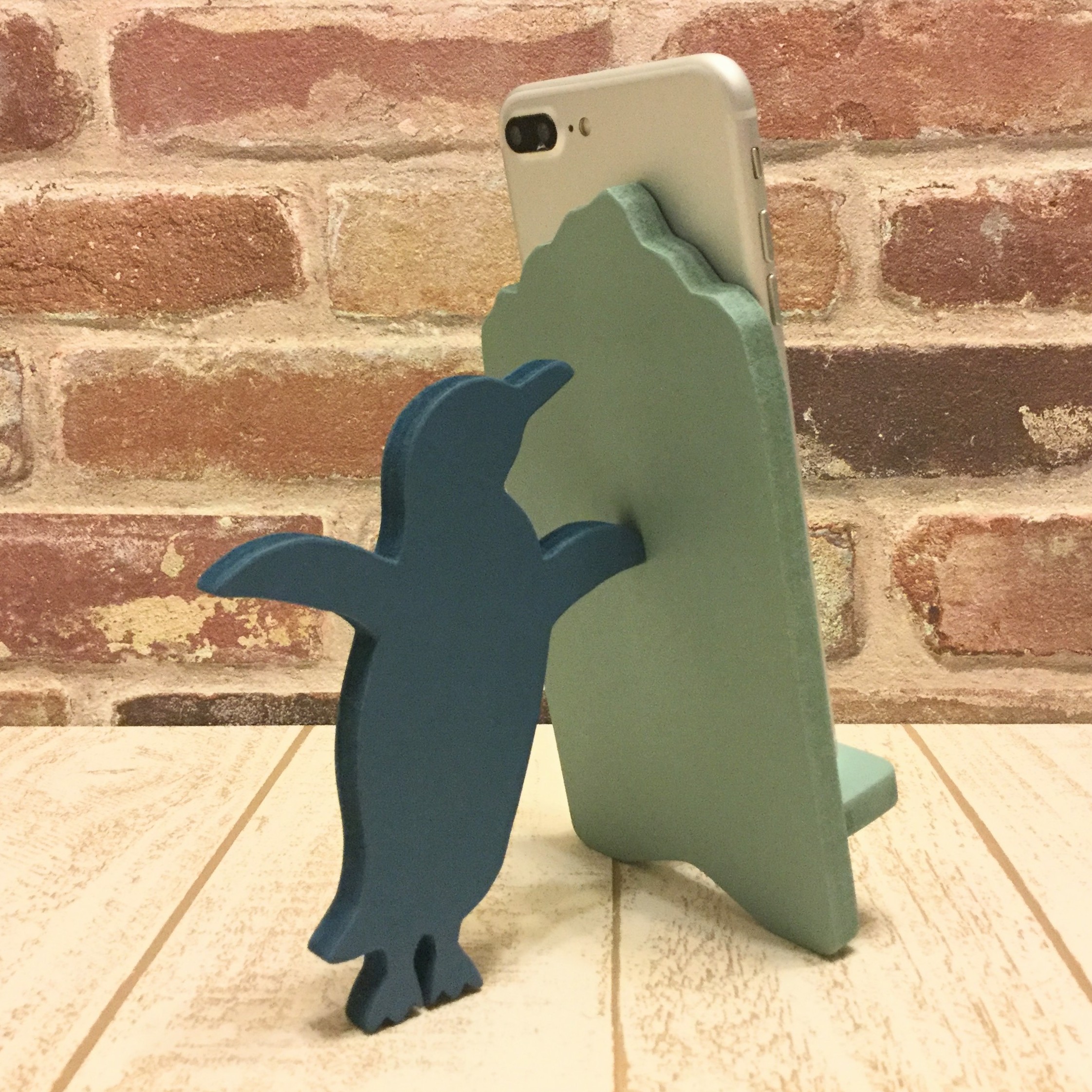 ペンギンのスマホスタンド Iphoneスタンド Iichi ハンドメイド クラフト作品 手仕事品の通販