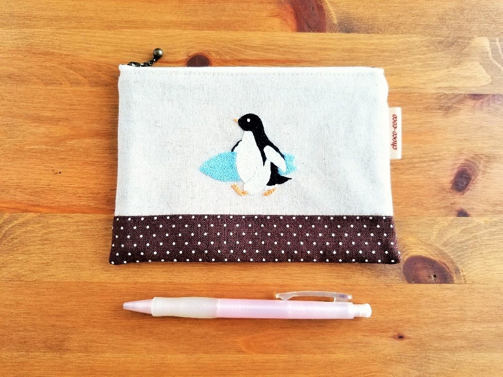 ペンギンの夏ポーチ 受注制作 夏季限定8 31まで 刺繍 Iichi ハンドメイド クラフト作品 手仕事品の通販