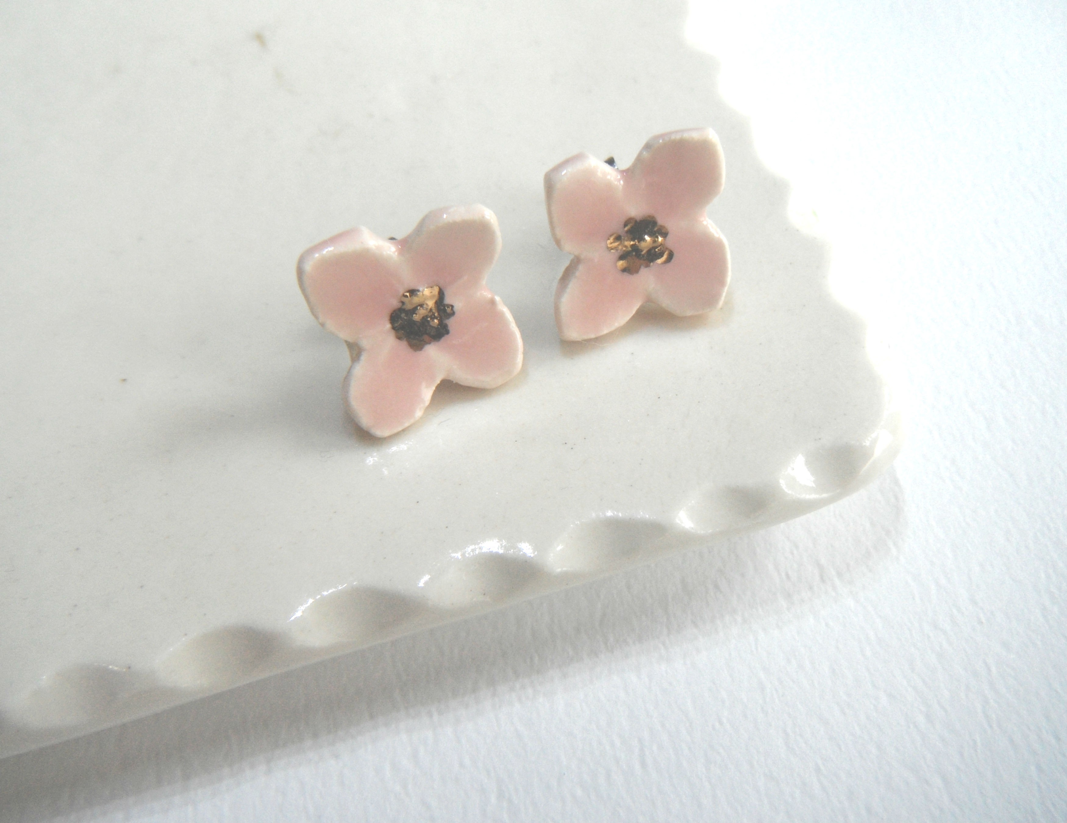 小さい花のpieace Earring 薄ピンク Iichi ハンドメイド クラフト作品 手仕事品の通販