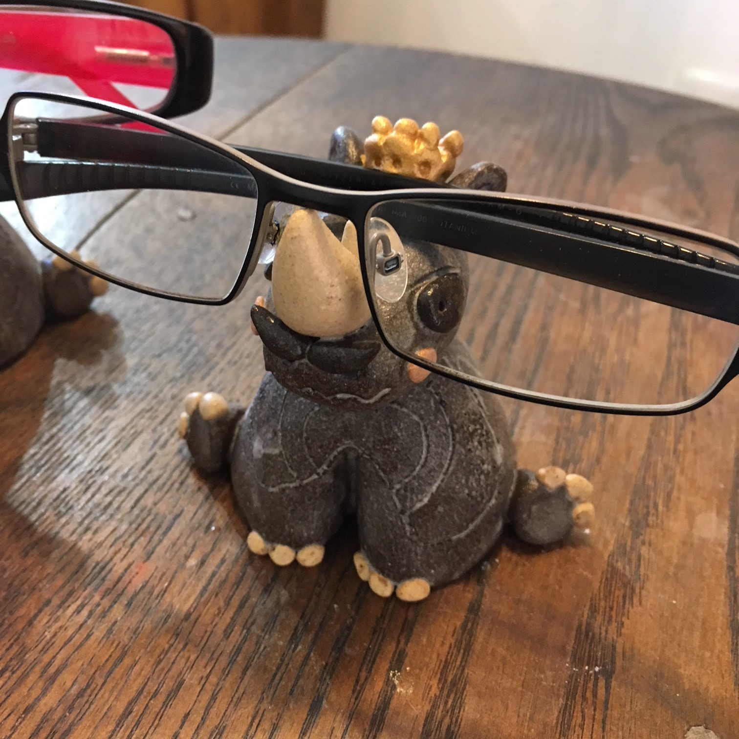 王様サイの置き物 メガネ置き 眼鏡乗せ 眼鏡掛け 陶器 王さま Iichi ハンドメイド クラフト作品 手仕事品の通販 王様サイの置き物 メガネ置き 眼鏡乗せ 眼鏡掛け 陶器 王さま Iichi ハンドメイド クラフト作品 手仕事品の通販