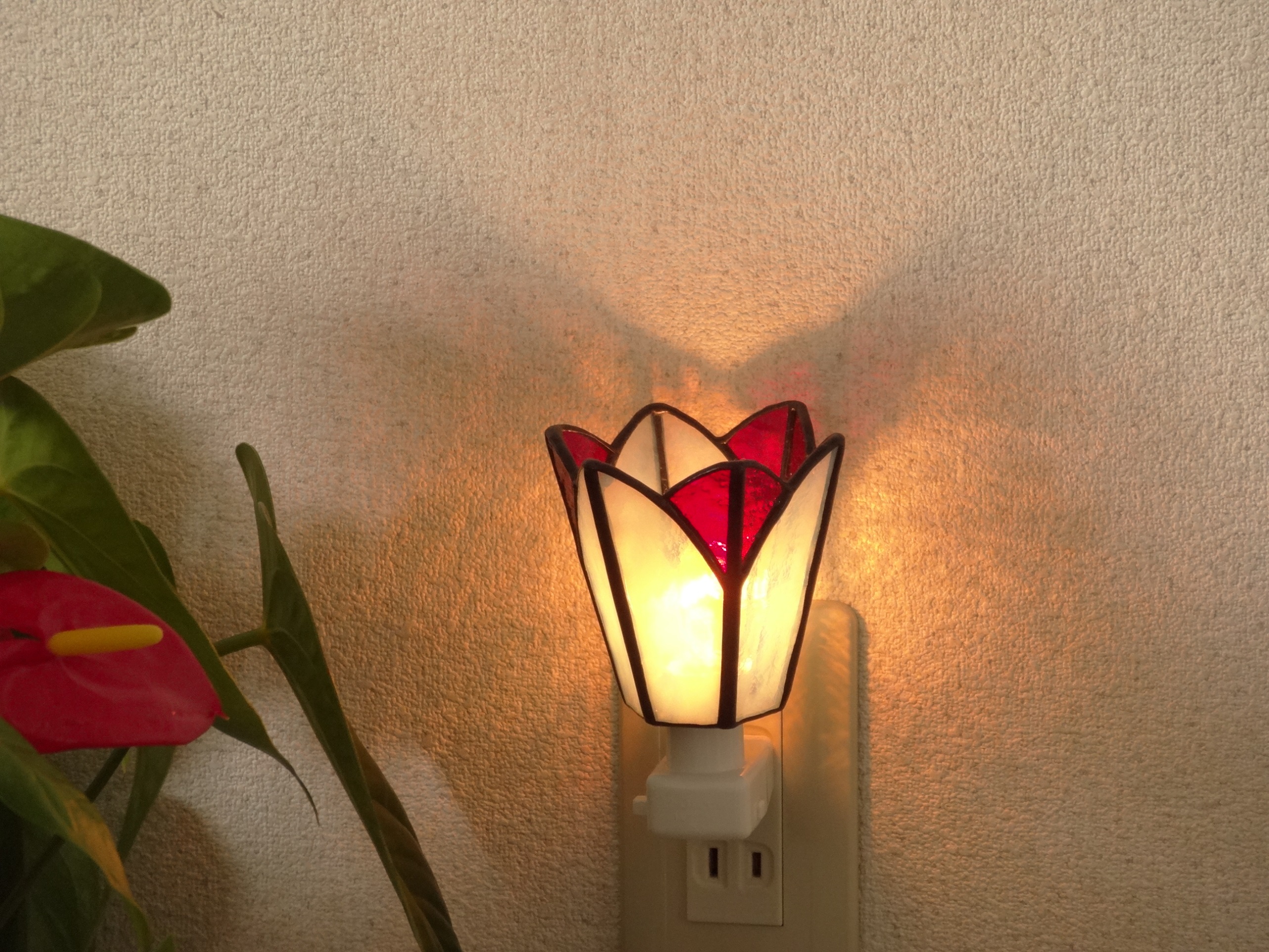 癒しのおやすみランプ お花がさいた ステンドグラス Iichi ハンドメイド クラフト作品 手仕事品の通販