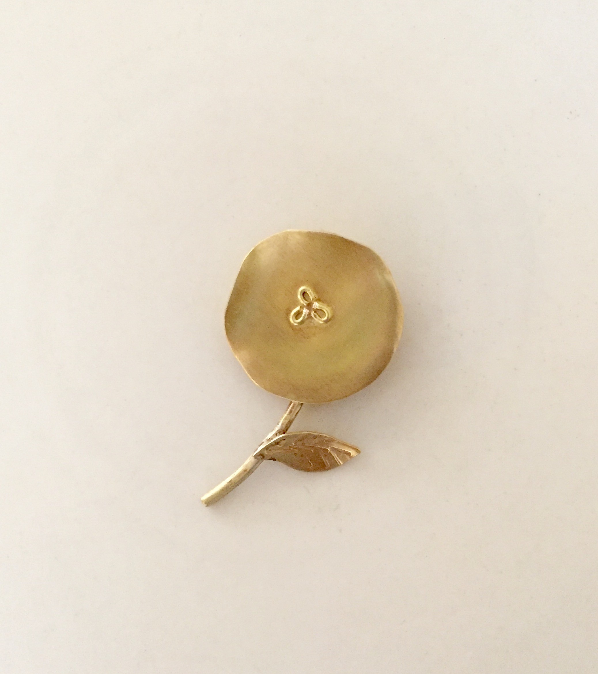 真鍮ブローチ お花 ブローチ D 母の日 卒業式 入学式 入園式 卒園式 | iichi ハンドメイド・クラフト作品・手仕事品の通販 真鍮ブローチ お花 ブローチ D 母の日 卒業式 入学式 入園式 卒園式 | iichi ハンドメイド・クラフト作品・手仕事品の通販