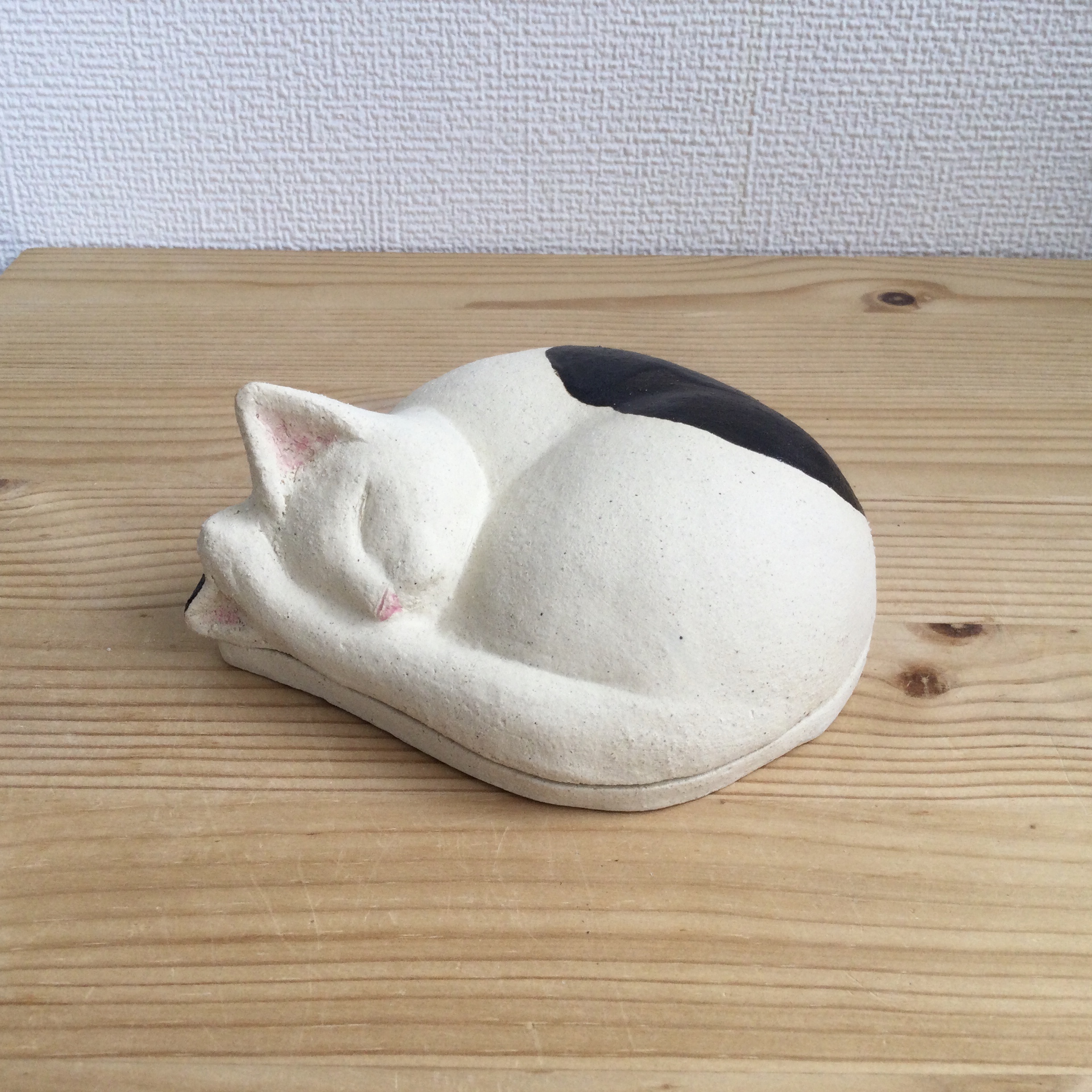 眠り猫の蓋もの ぶち Iichi ハンドメイド クラフト作品 手仕事品の通販