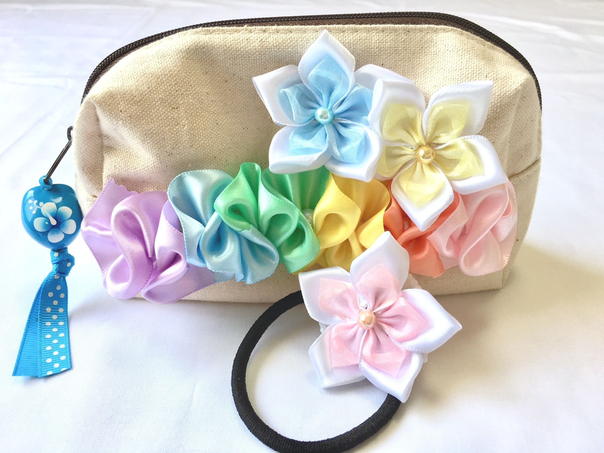 ハワイアンリボンレイ プルメリアのパステルポーチ ピンク イエロー 髪飾りセット 長方形型 完成品 Iichi ハンドメイド クラフト作品 手仕事品の通販