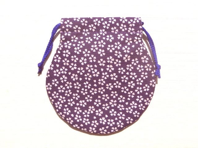 ミニ巾着 紫色小桜 御守り 小物収納 プレゼントにも Iichi ハンドメイド クラフト作品 手仕事品の通販