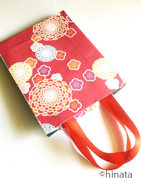 和柄のペーパーバック 紙袋 赤 ラッピングに Iichi ハンドメイド クラフト作品 手仕事品の通販