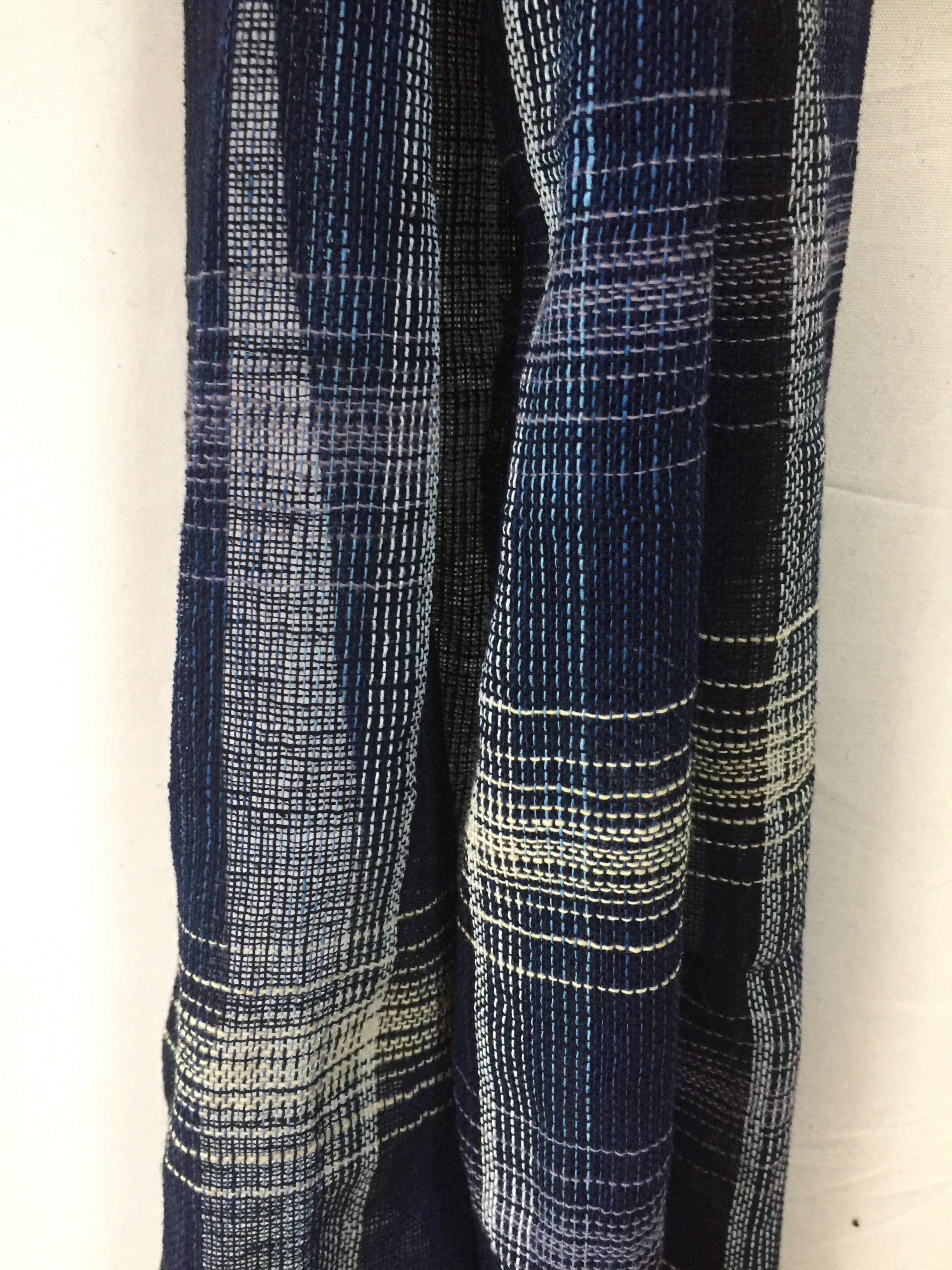 藍染めの手織りストール c33 | iichi ハンドメイド・クラフト作品・手仕事品の通販