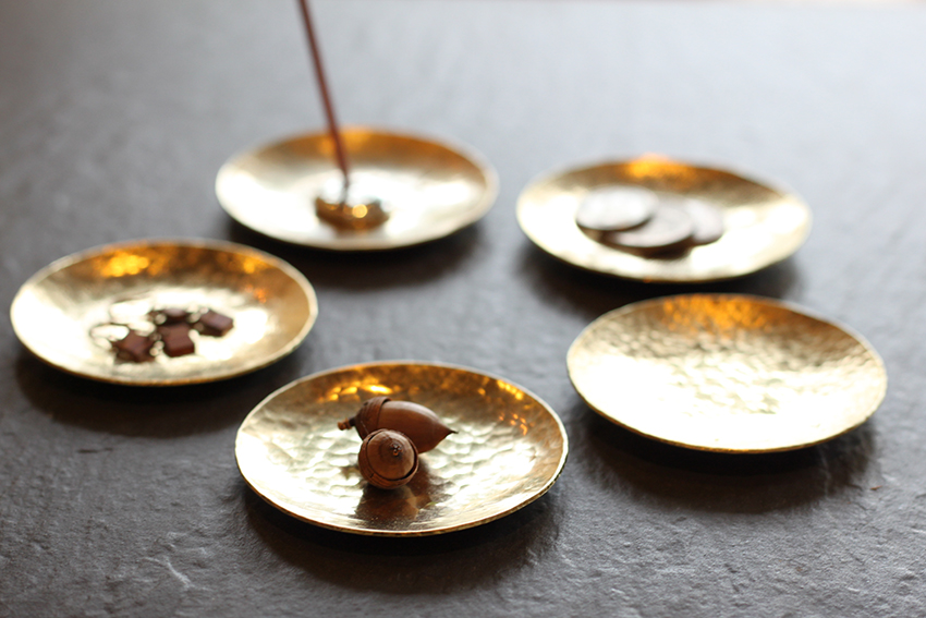 鎚目模様の真鍮の豆皿 満月豆皿 Iichi ハンドメイド クラフト作品 手仕事品の通販