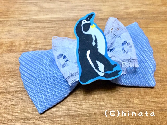 ペンギンのイラストブローチ リボン型 Iichi ハンドメイド クラフト作品 手仕事品の通販