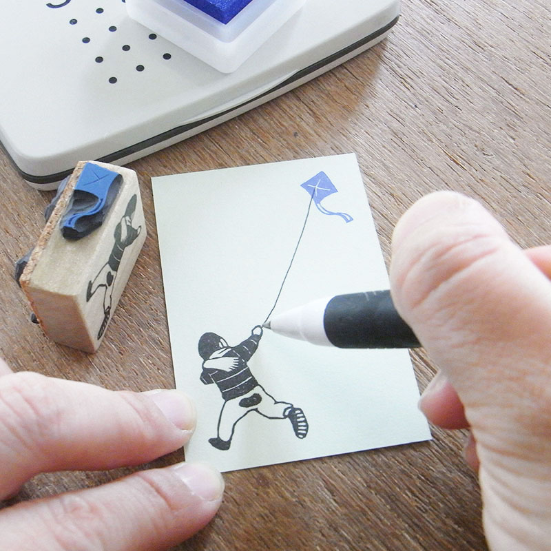 正月はんこ 凧揚げをする男の子 Iichi ハンドメイド クラフト作品 手仕事品の通販