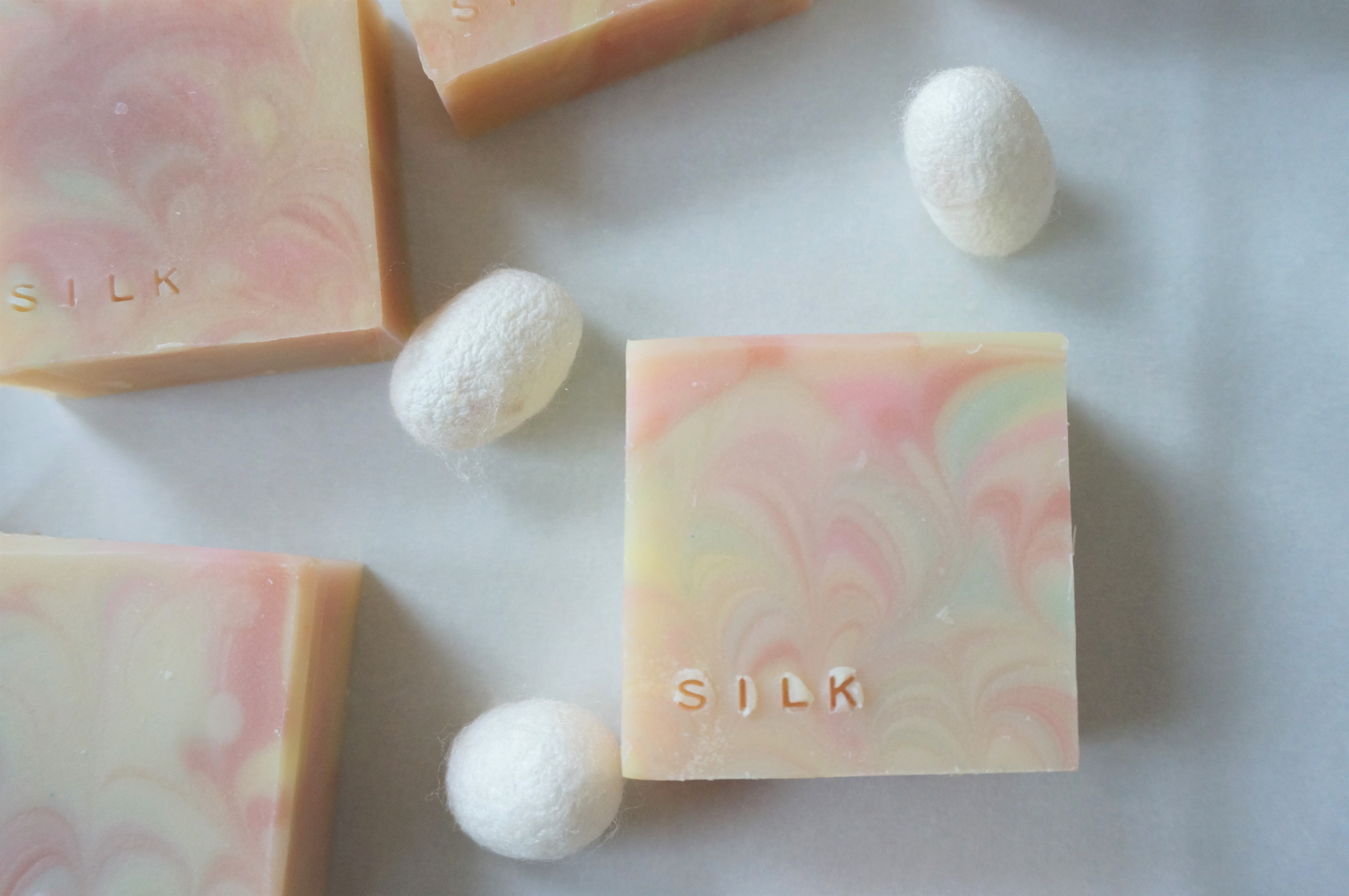 ｓｉｌｋ ｓｏａｐ シルクファイバー つばき油 シアバター ホホバオイル バタフライピーエキス入り Iichi ハンドメイド クラフト作品 手仕事品の通販