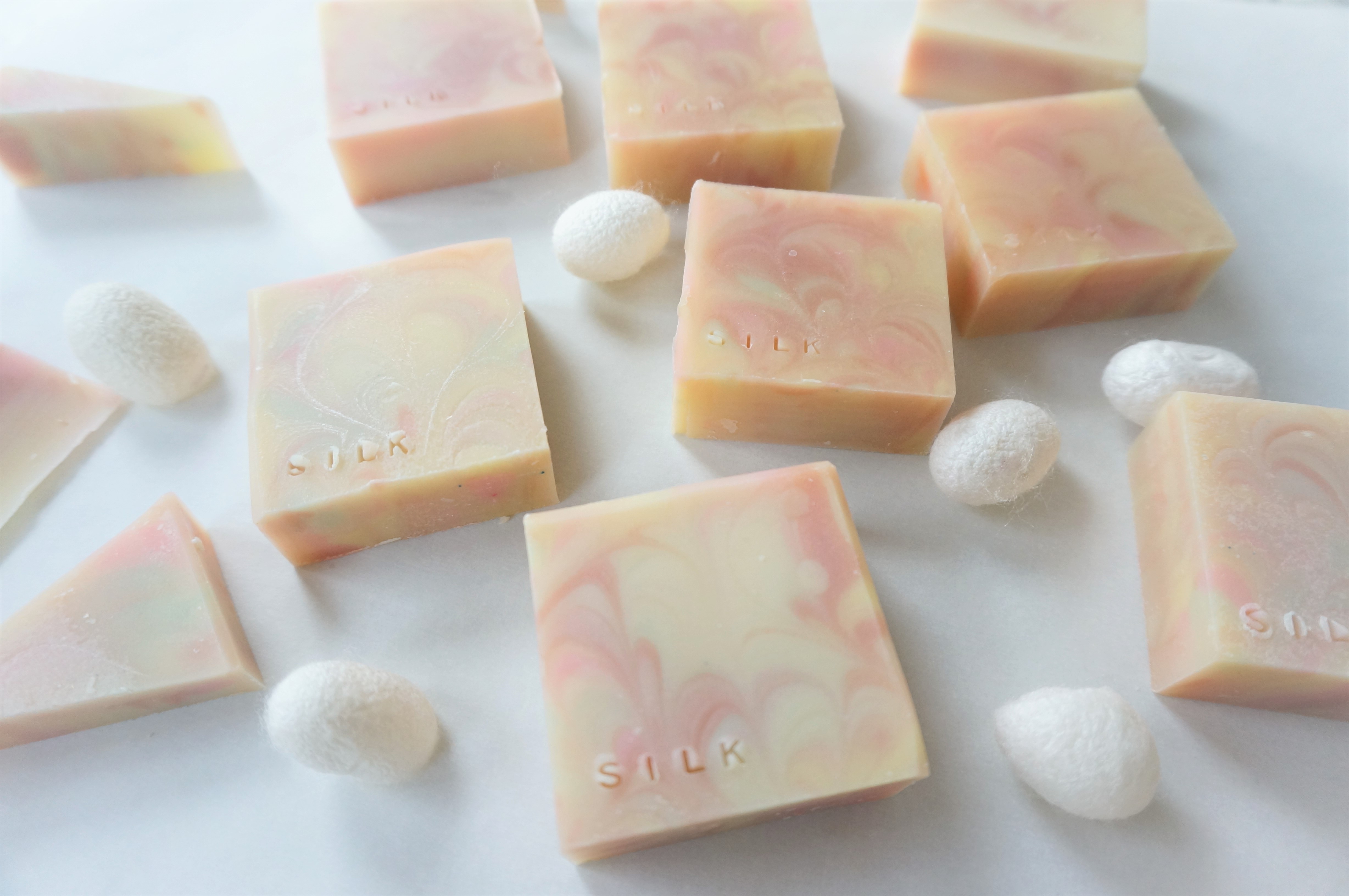 ｓｉｌｋ ｓｏａｐ シルクファイバー つばき油 シアバター ホホバオイル バタフライピーエキス入り Iichi ハンドメイド クラフト作品 手仕事品の通販