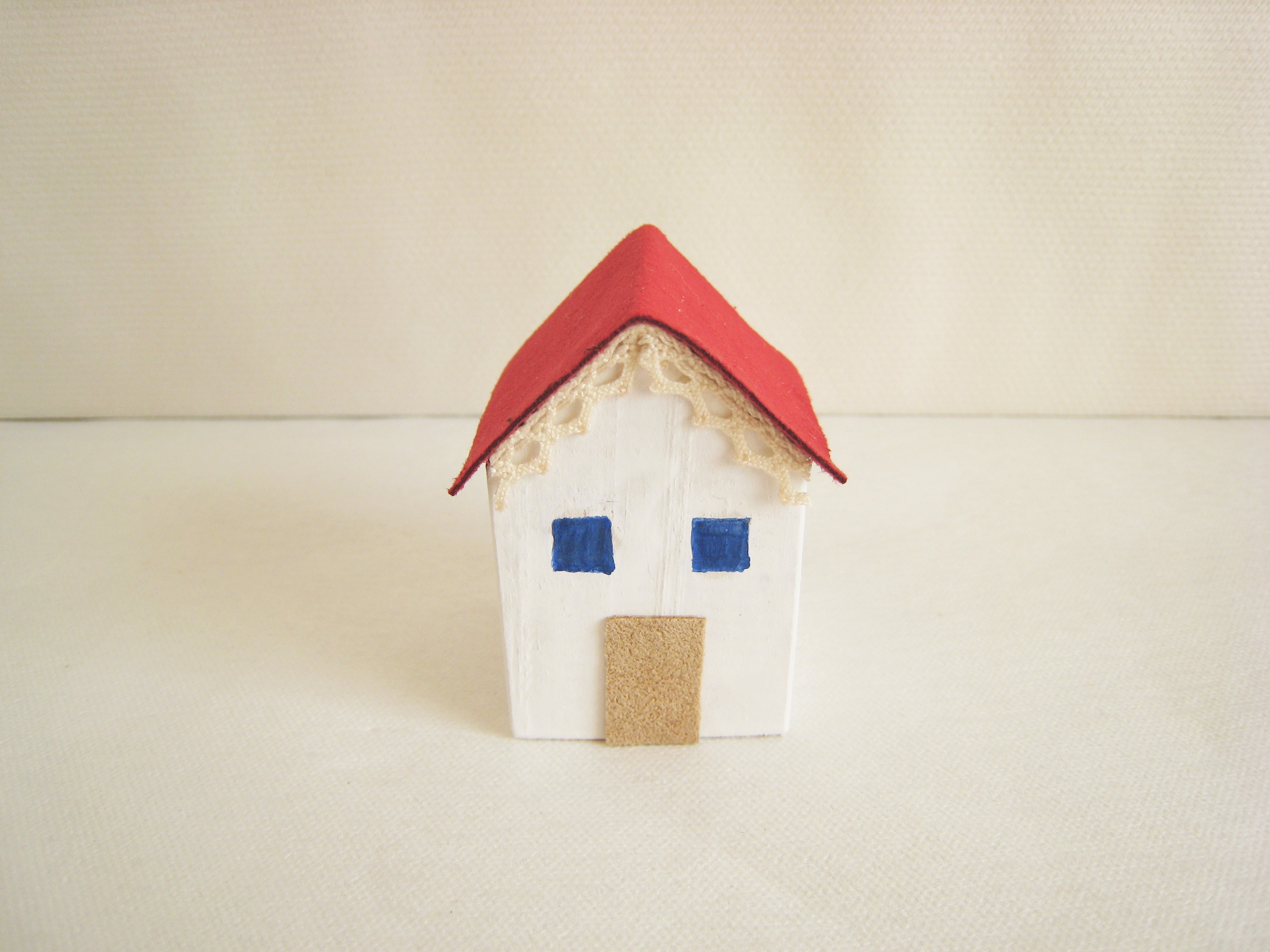 可愛い赤い屋根の小さいお家の置物 小 Iichi ハンドメイド クラフト作品 手仕事品の通販