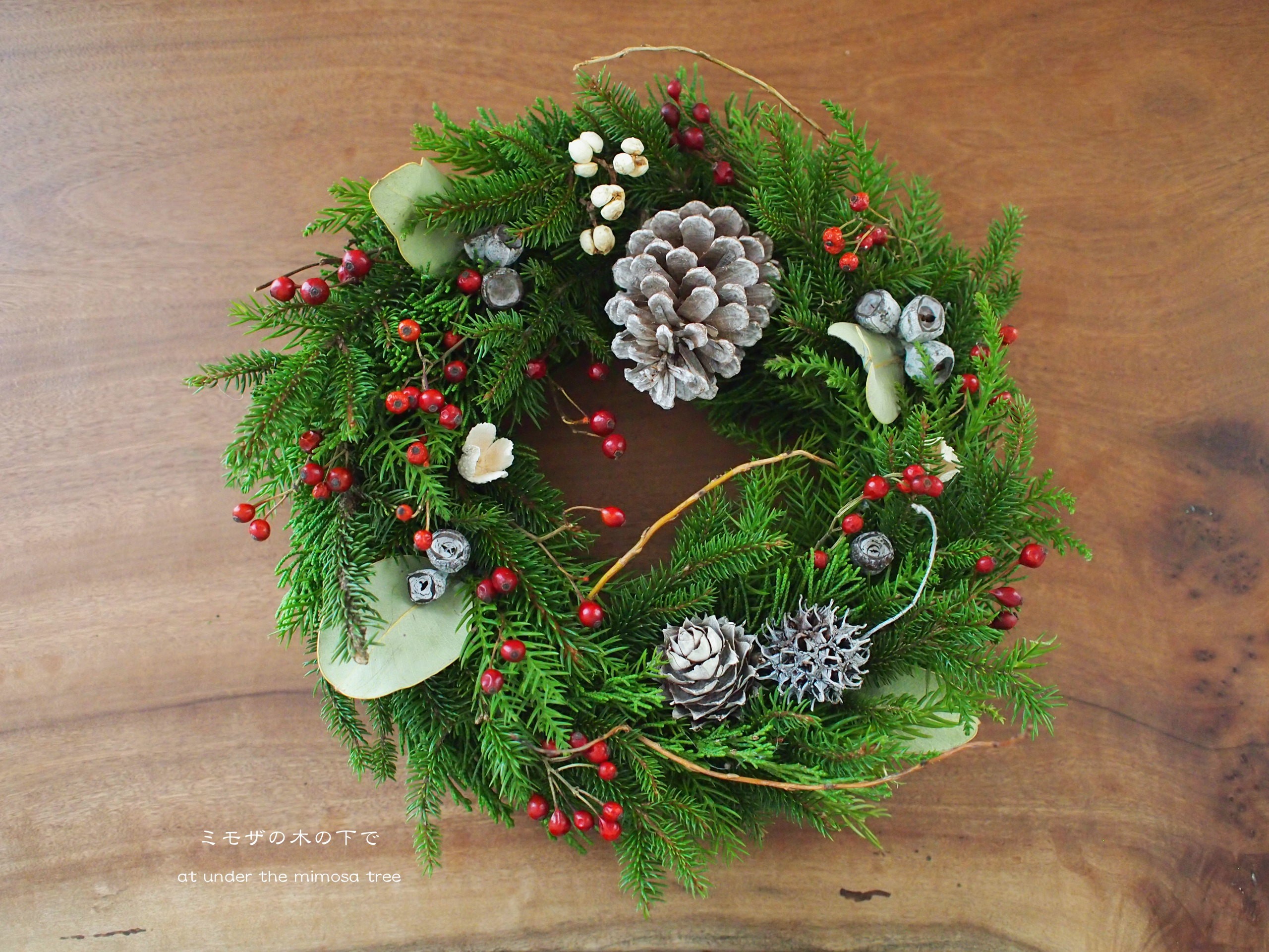 ノイバラ舞うフレッシュクリスマスリース Iichi ハンドメイド クラフト作品 手仕事品の通販