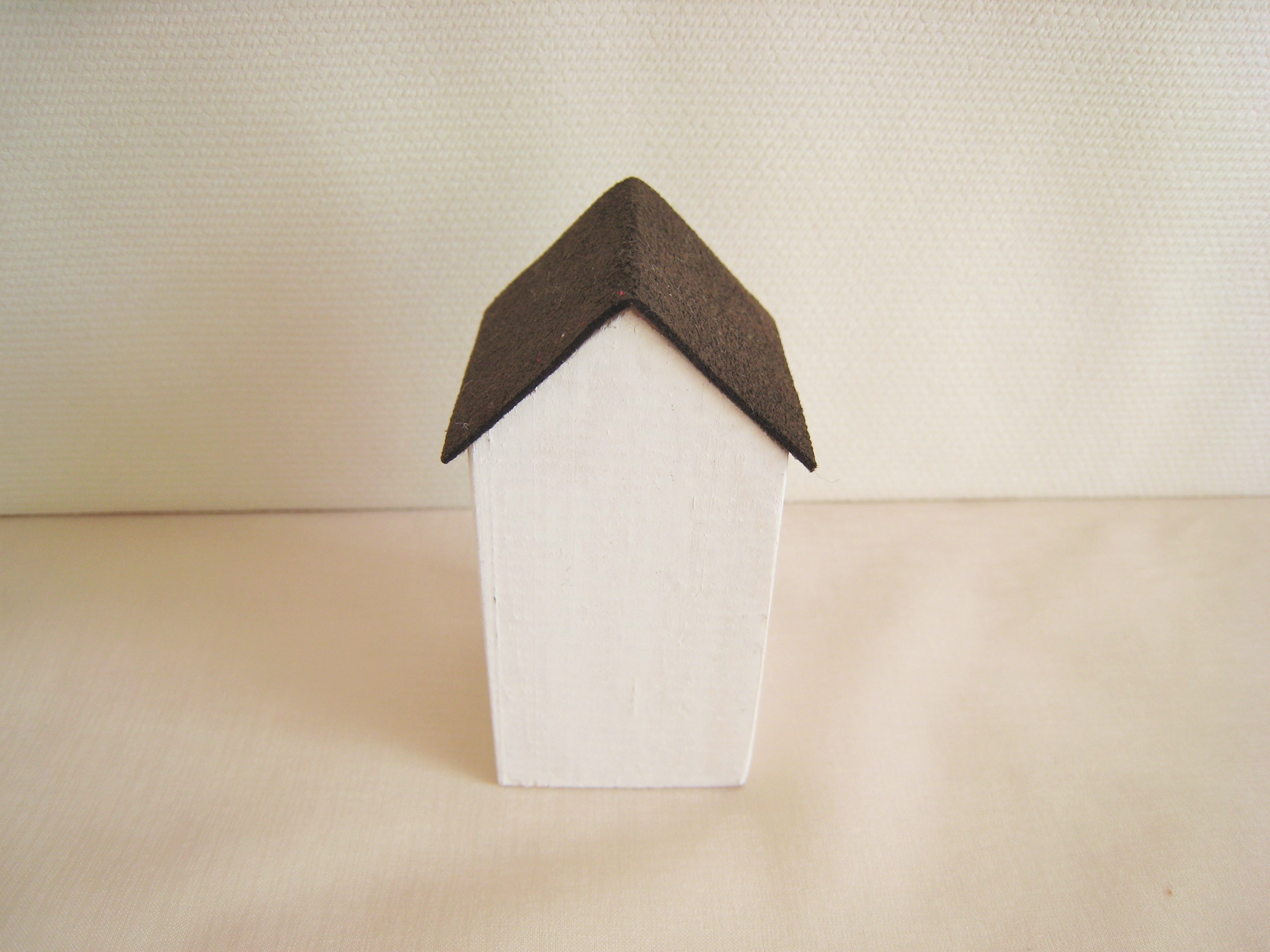 可愛い茶色い屋根の小さいお家の置物 Iichi ハンドメイド クラフト作品 手仕事品の通販